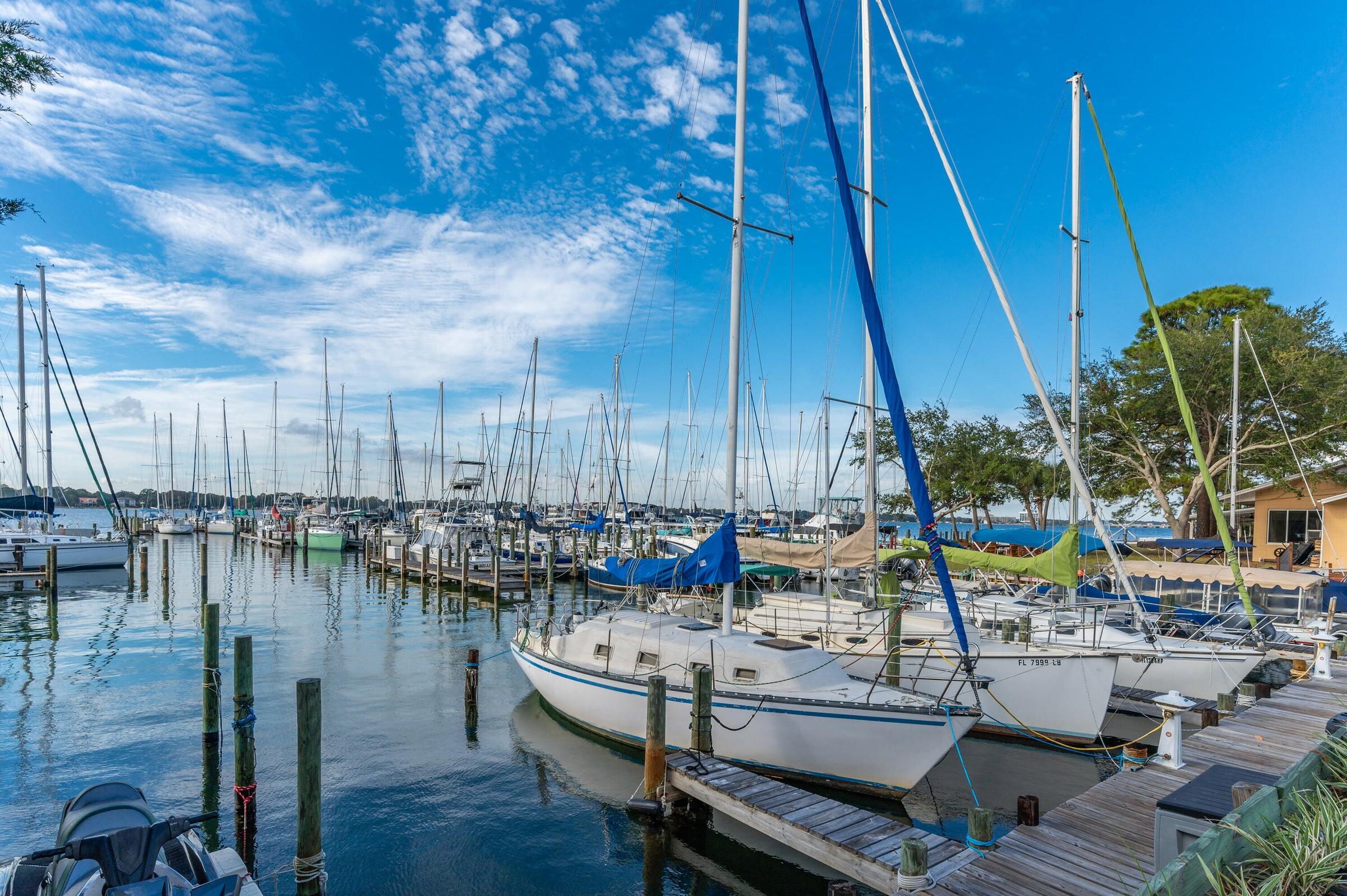 ELLIOTTS POINT - Residential