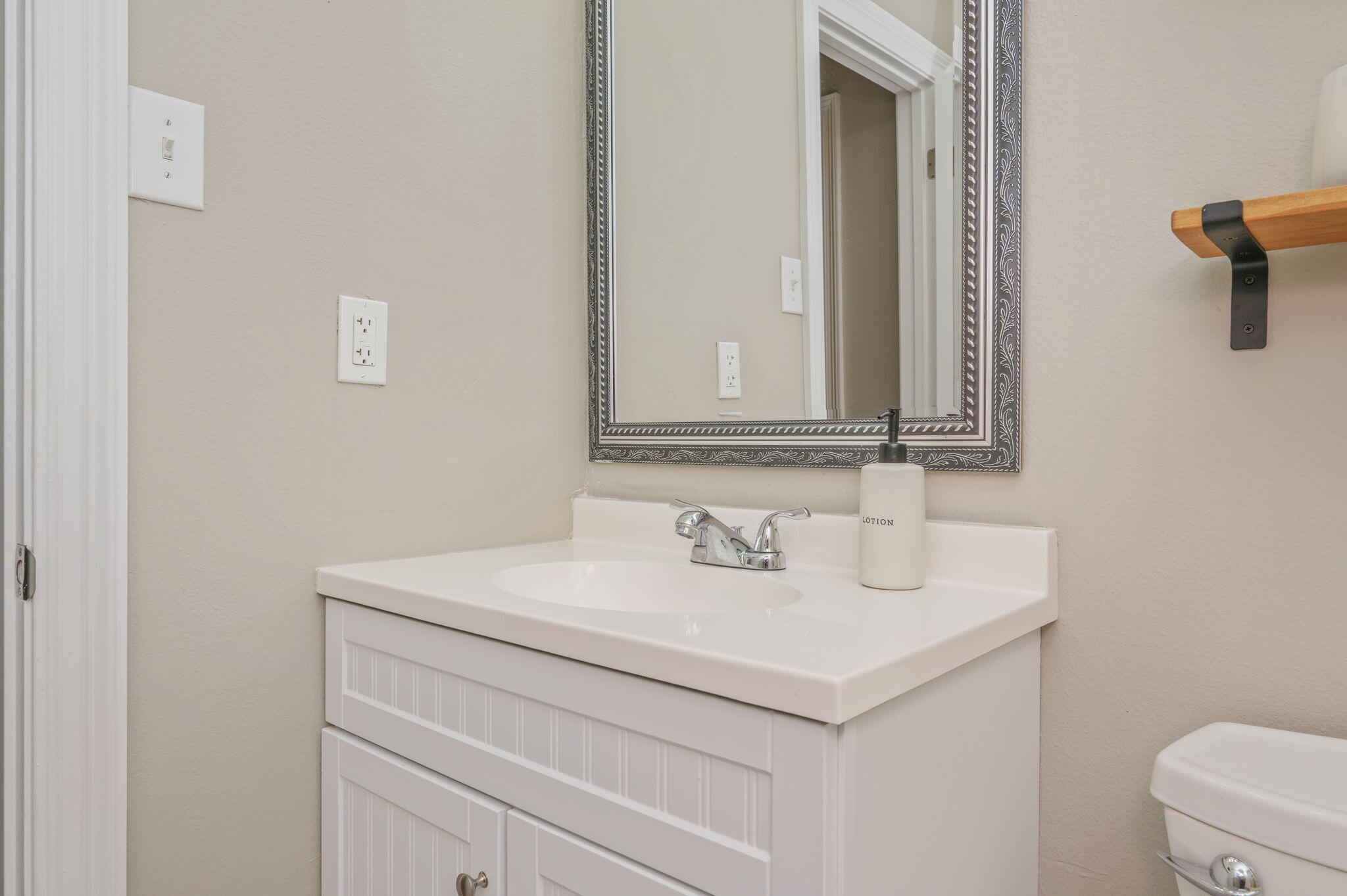 ELLIOTTS POINT - Residential