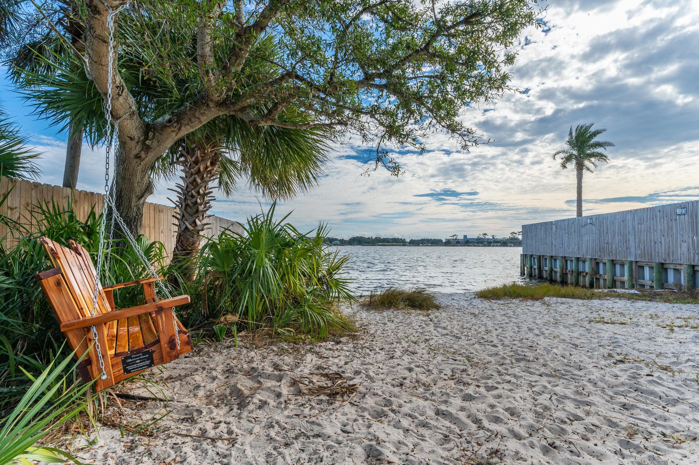 ELLIOTTS POINT - Residential