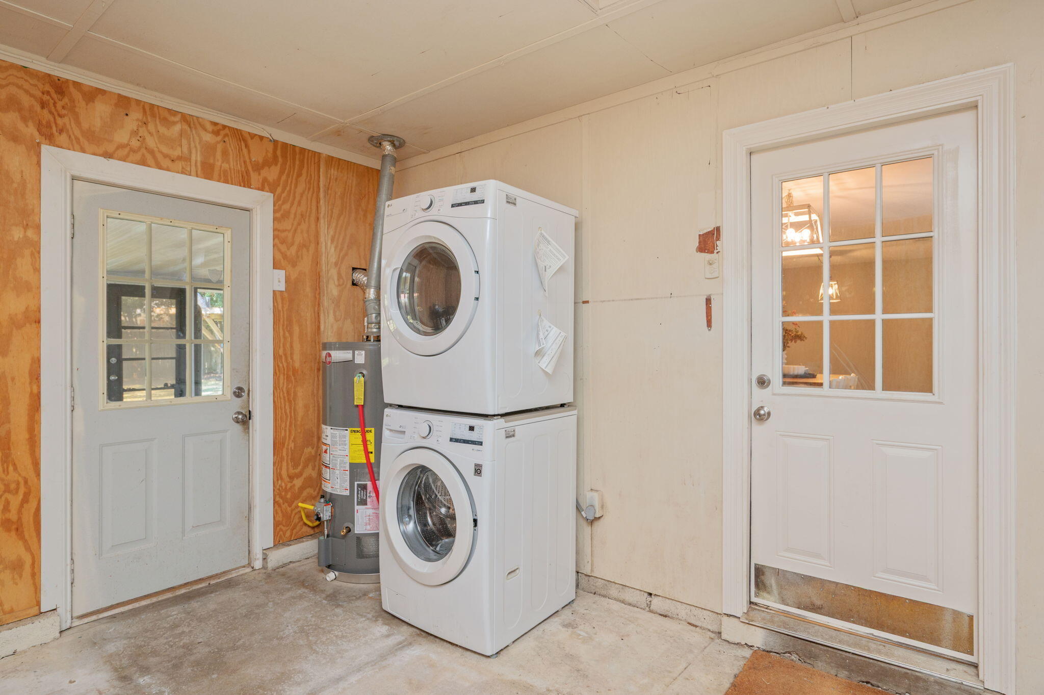 ELLIOTTS POINT - Residential