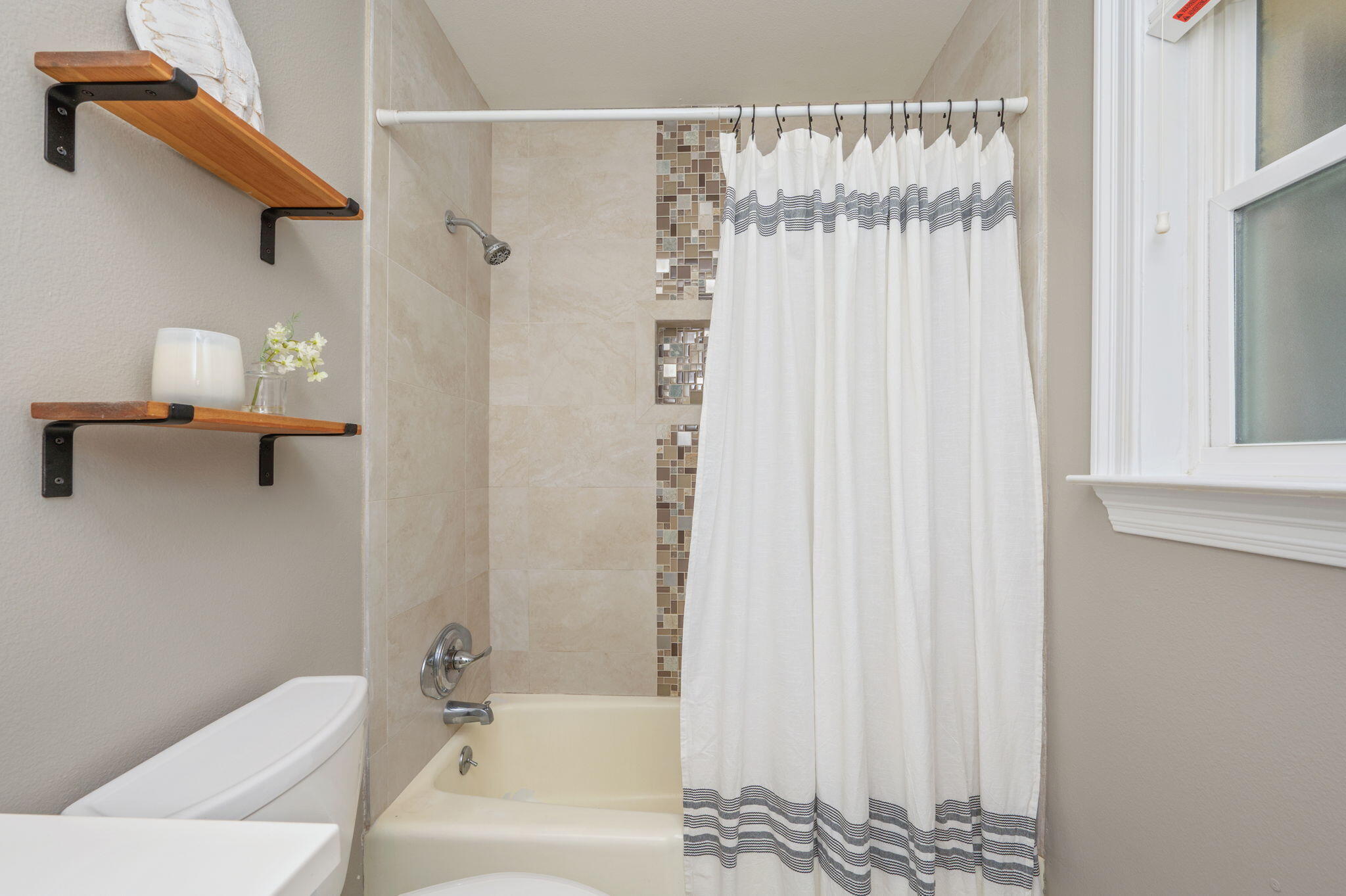 ELLIOTTS POINT - Residential