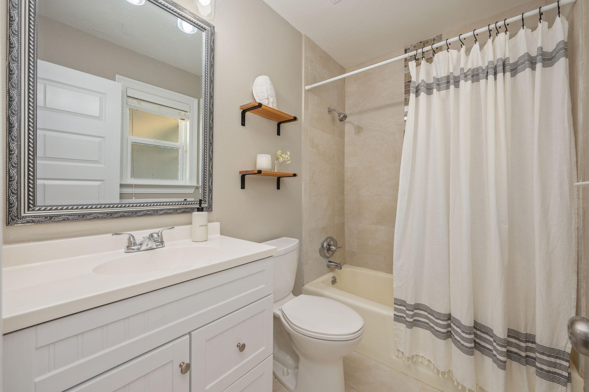 ELLIOTTS POINT - Residential