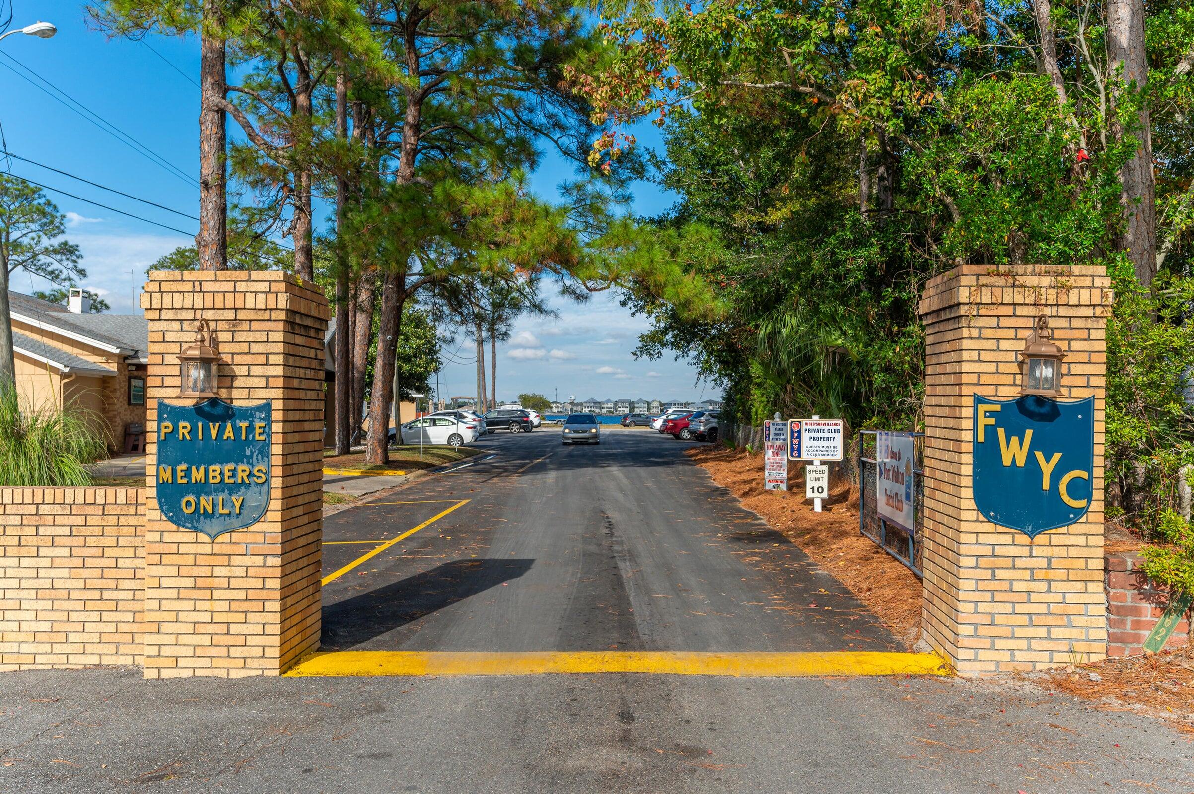 ELLIOTTS POINT - Residential