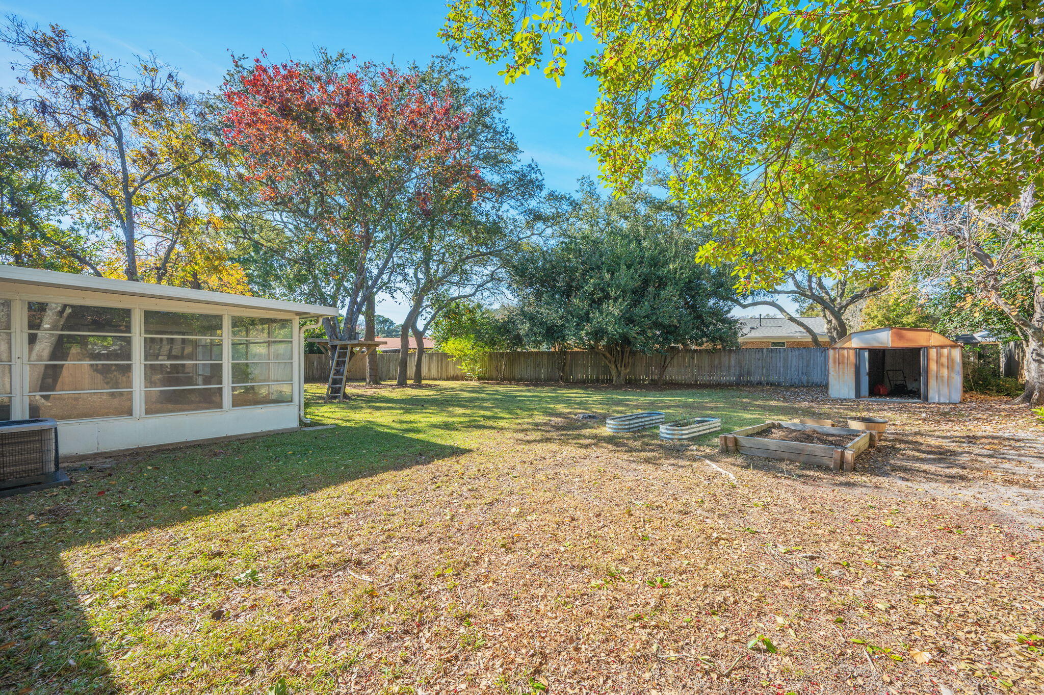 ELLIOTTS POINT - Residential