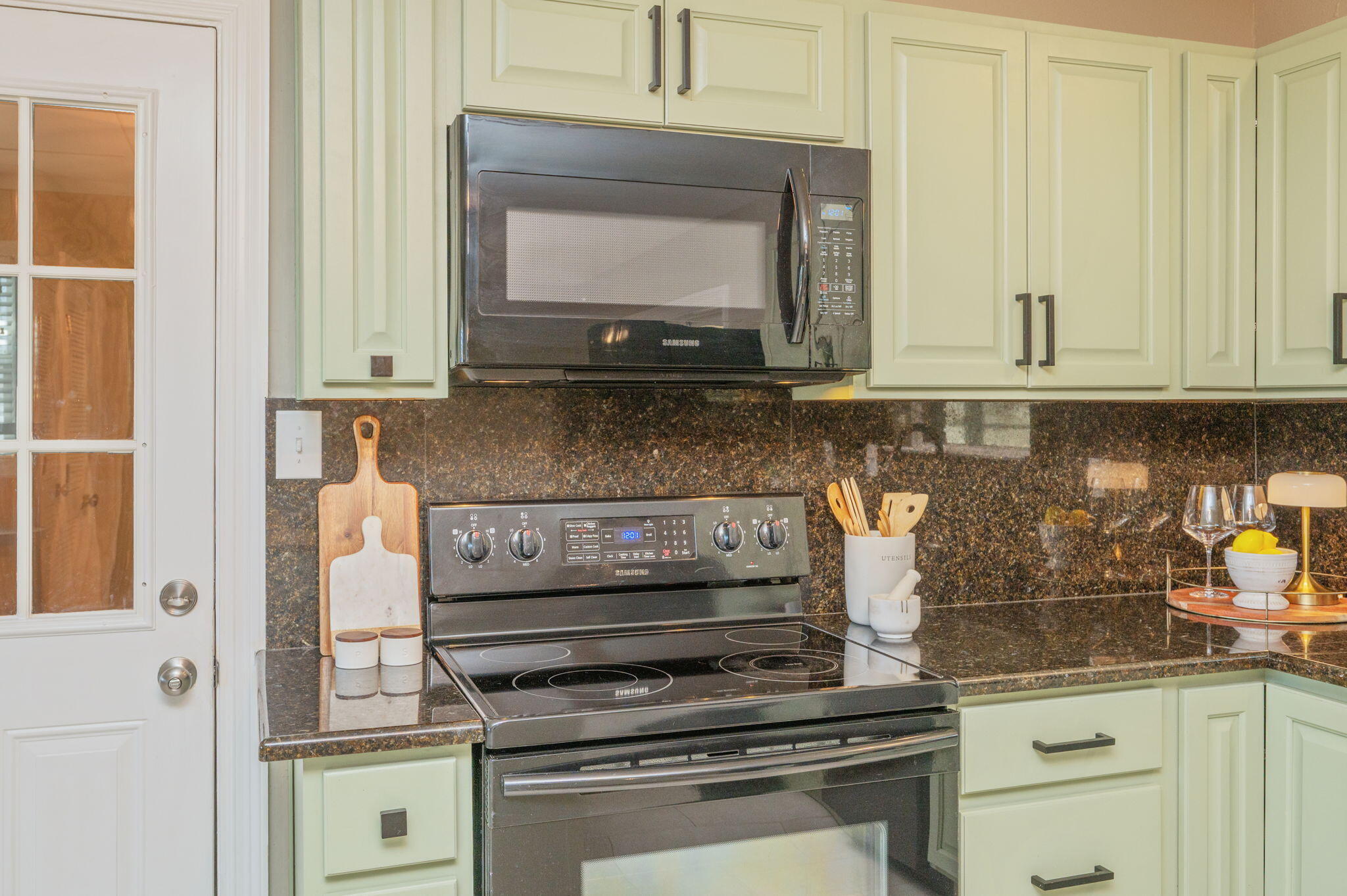 ELLIOTTS POINT - Residential