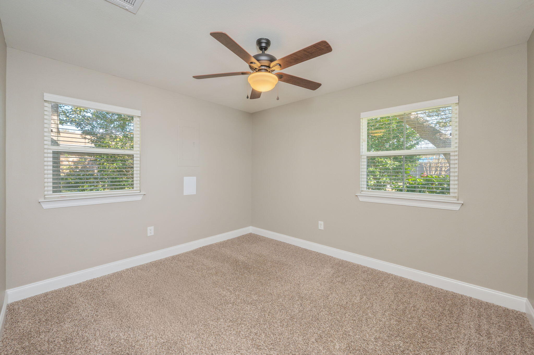 ELLIOTTS POINT - Residential