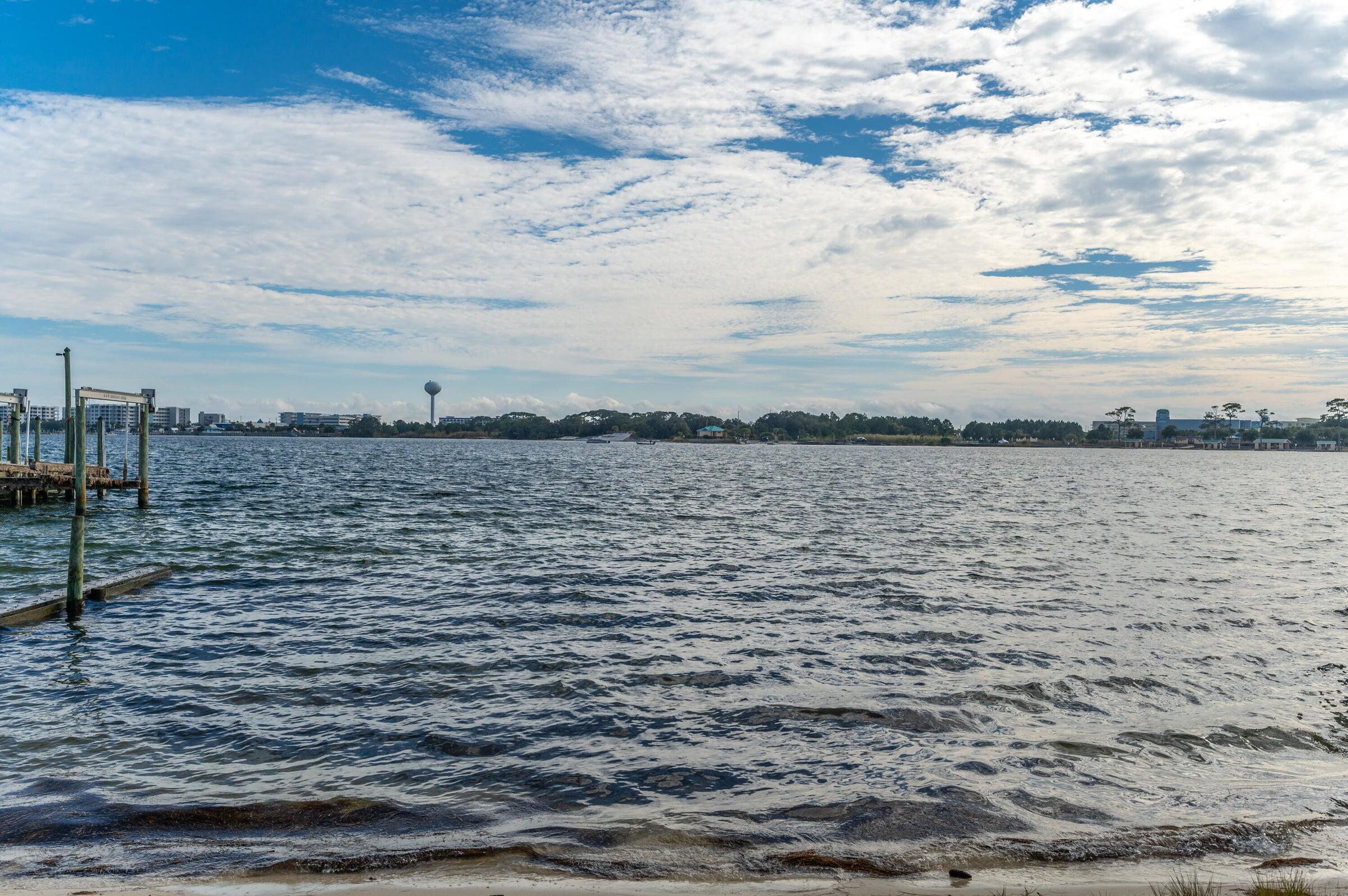 ELLIOTTS POINT - Residential