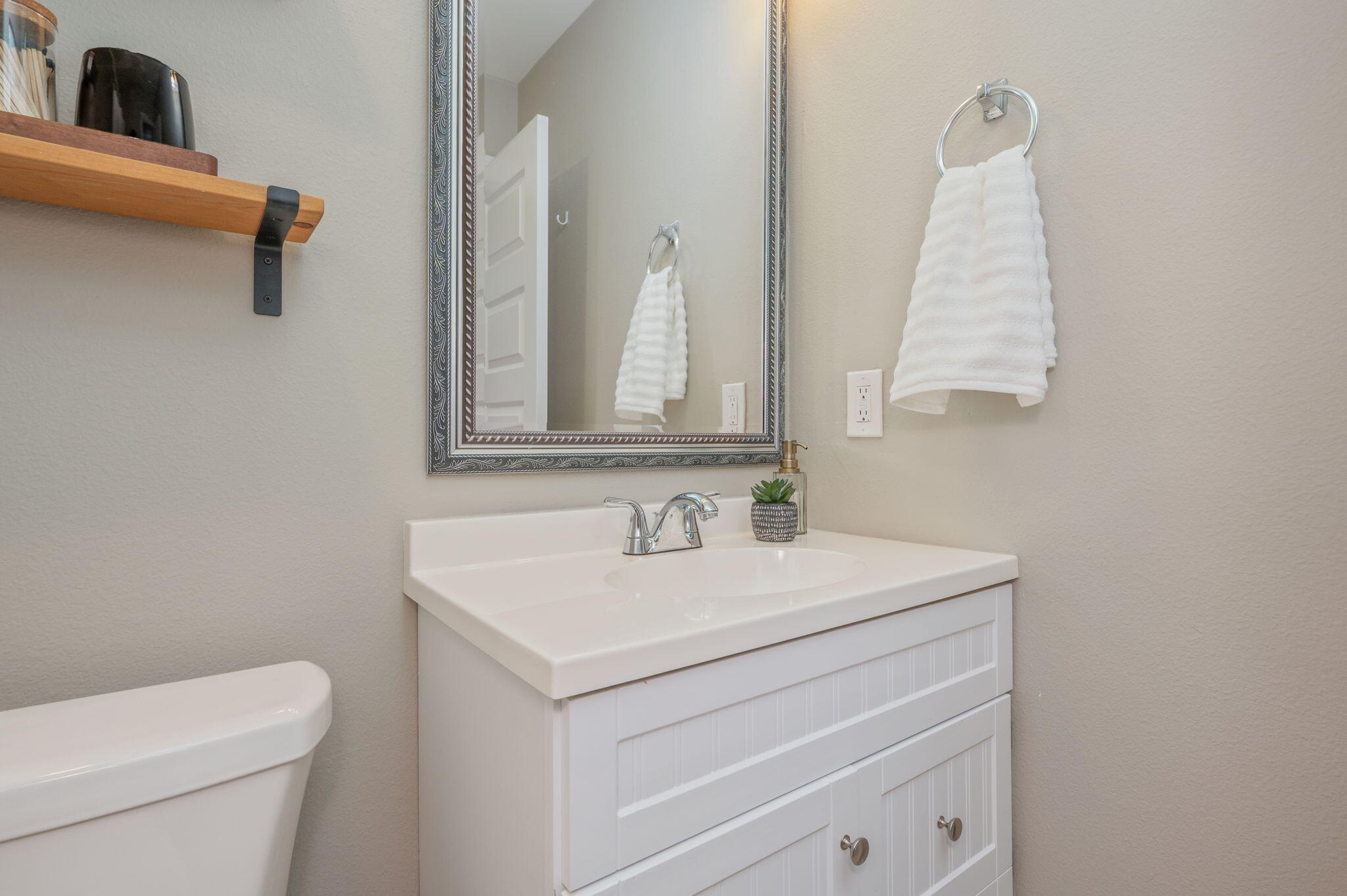 ELLIOTTS POINT - Residential