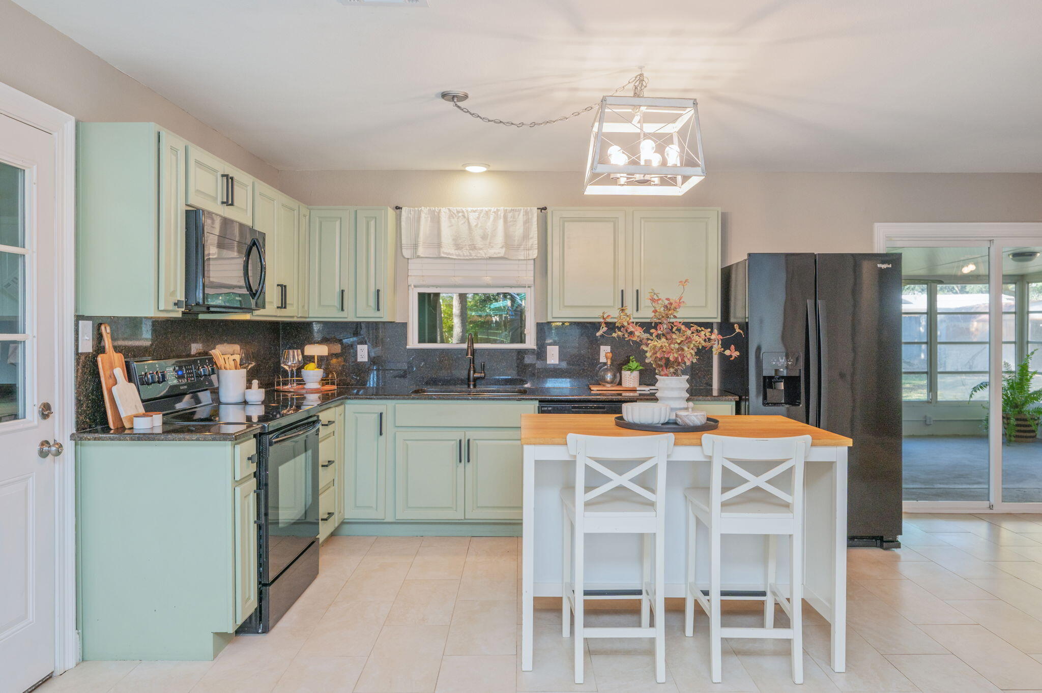 ELLIOTTS POINT - Residential