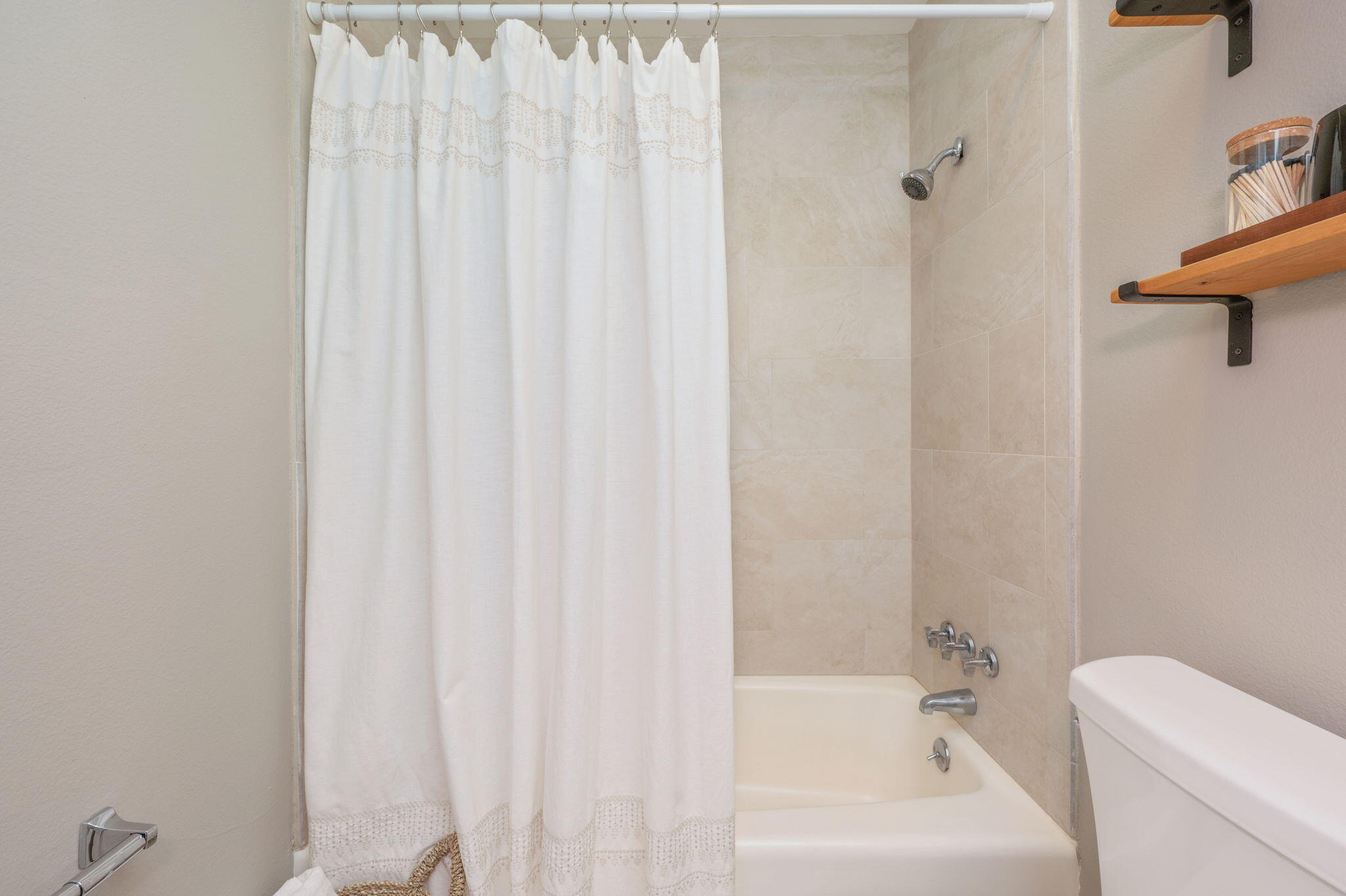 ELLIOTTS POINT - Residential