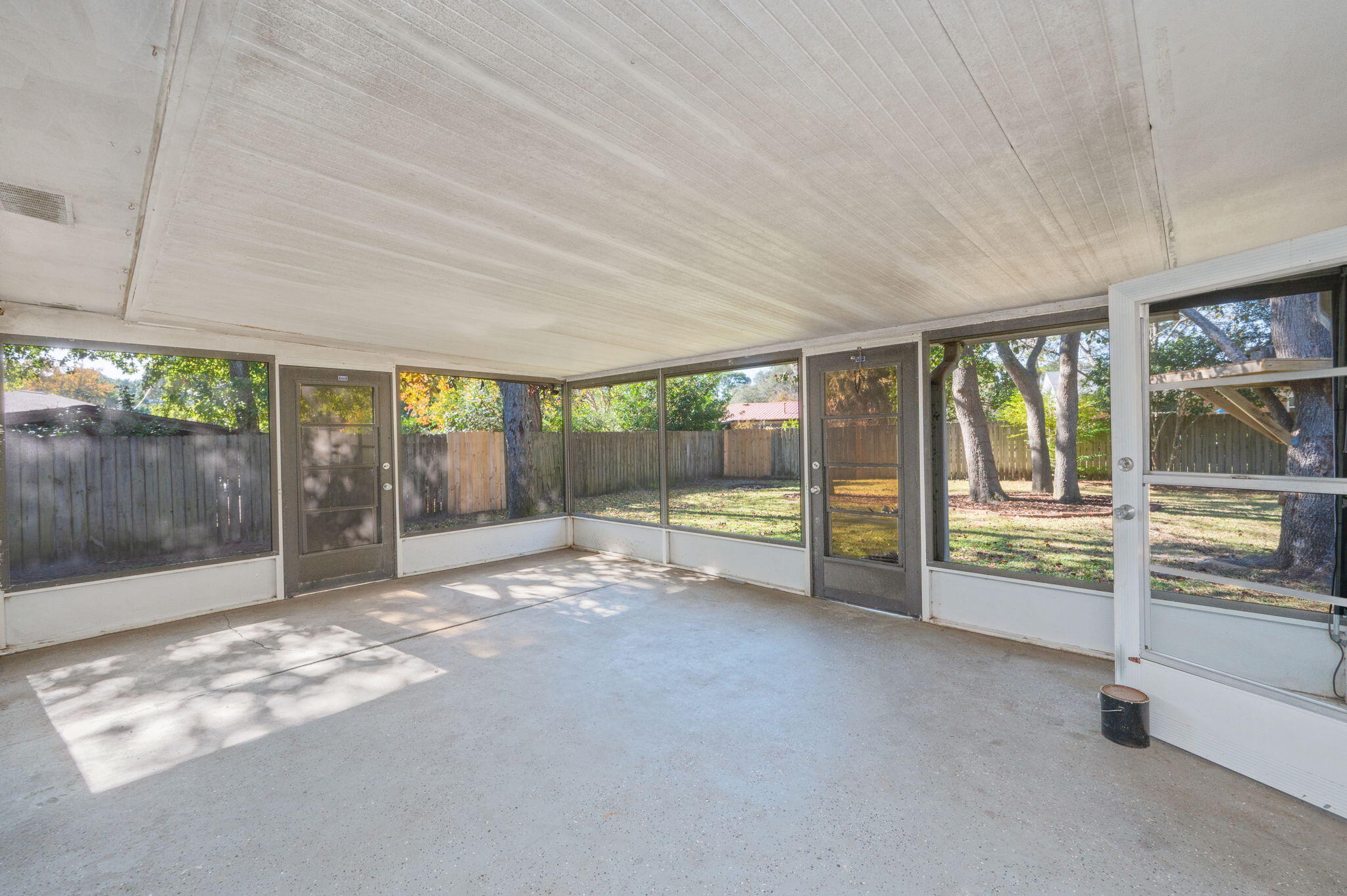 ELLIOTTS POINT - Residential