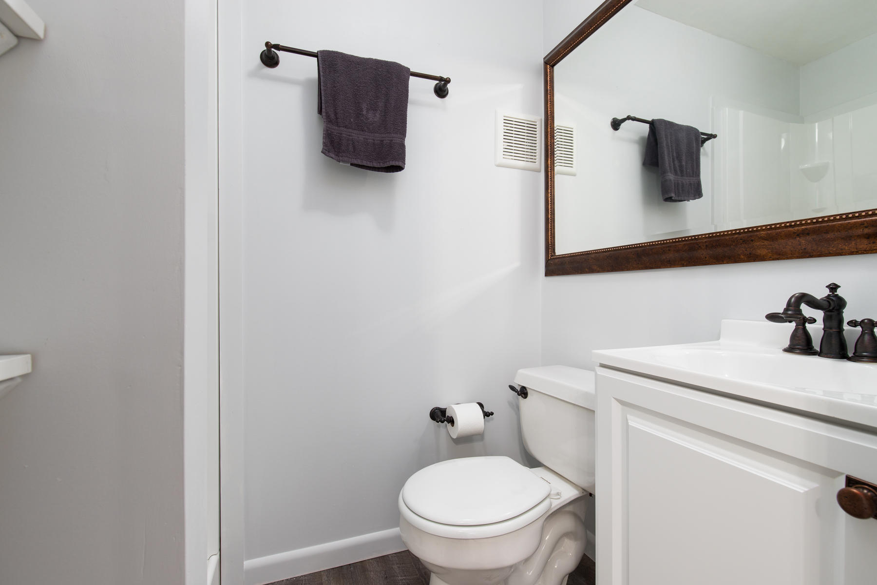 COUNTRY CLUB ESTATES - Residential