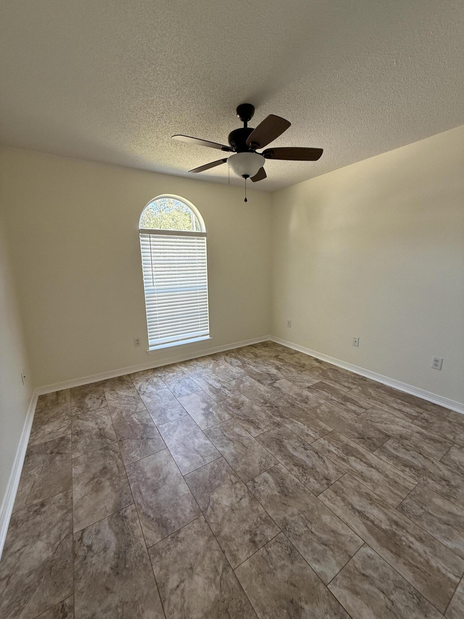 CINCO BAYOU - Residential Lease