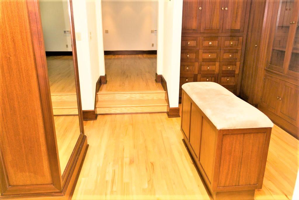 EAST HILL - Residential