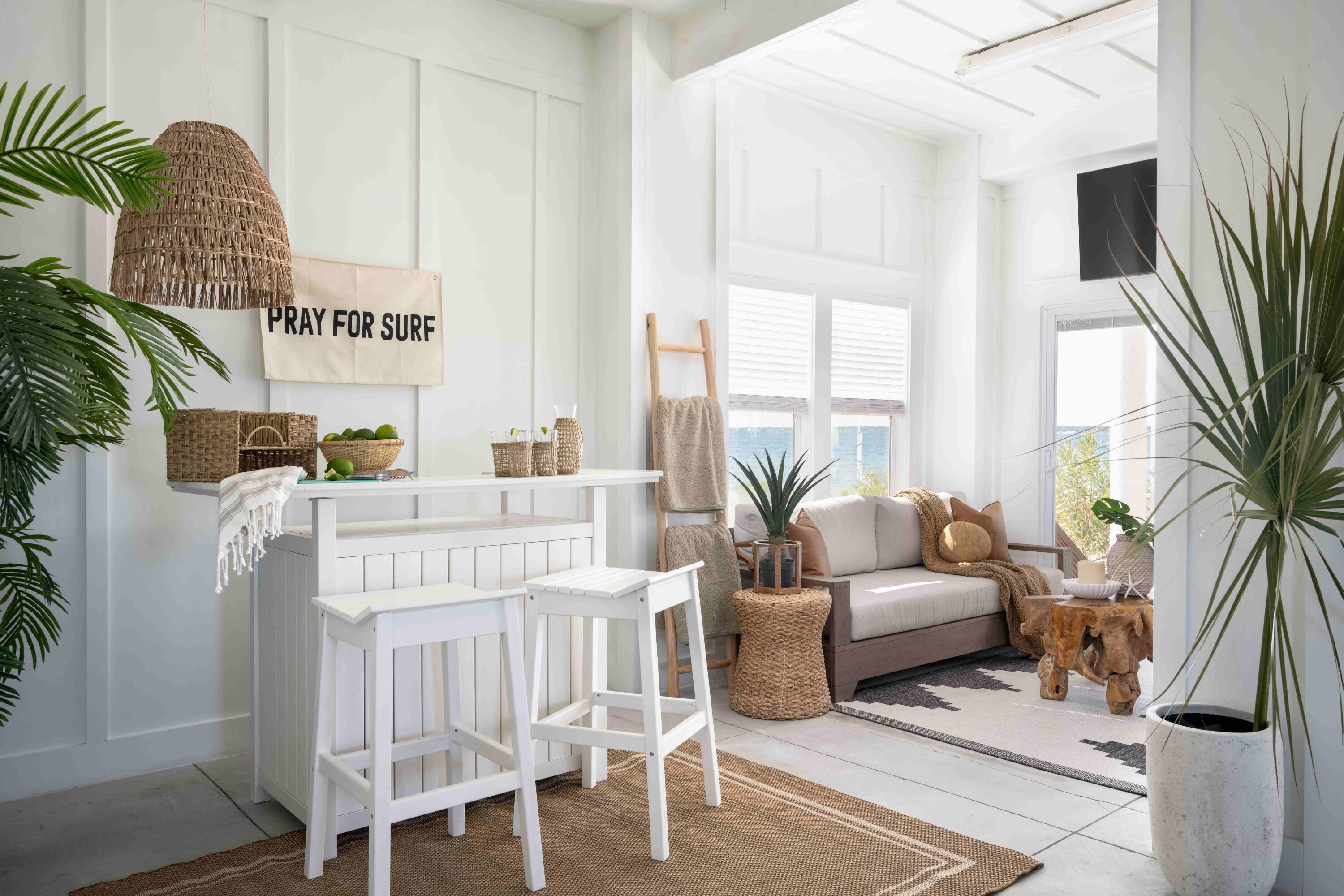 BY THE SEA - Residential