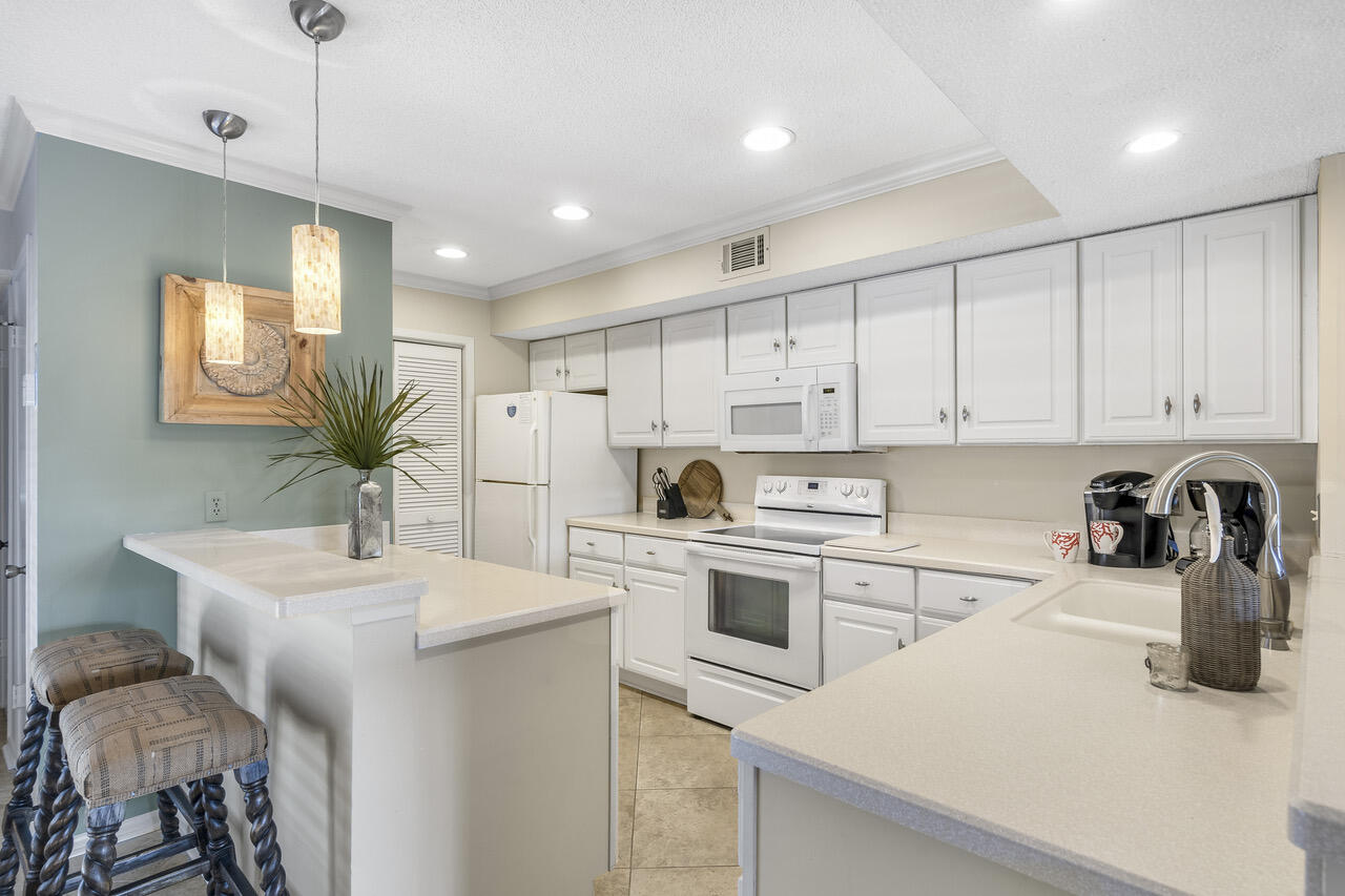 HARBOUR POINT CONDO - Residential