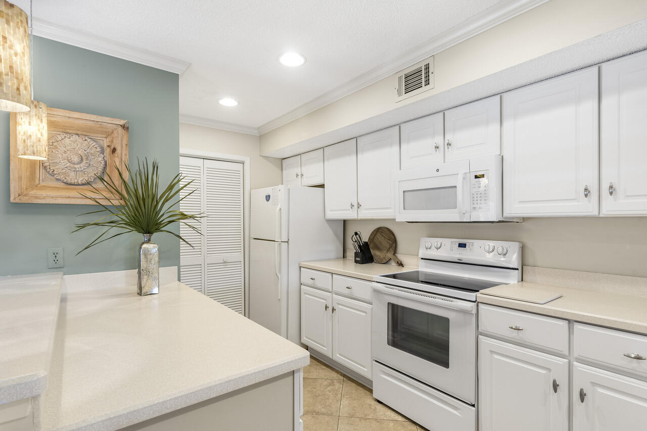 HARBOUR POINT CONDO - Residential