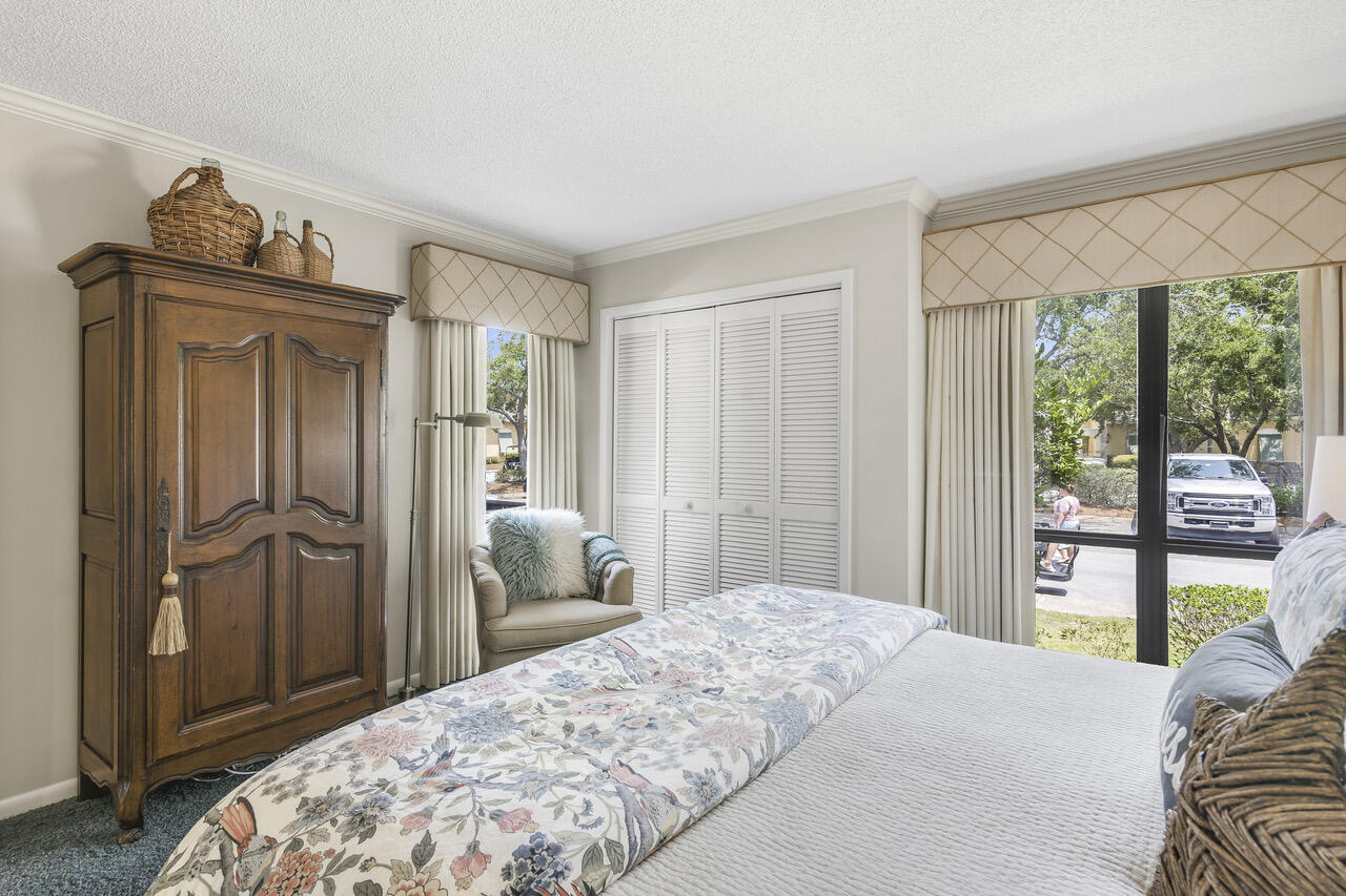 HARBOUR POINT CONDO - Residential