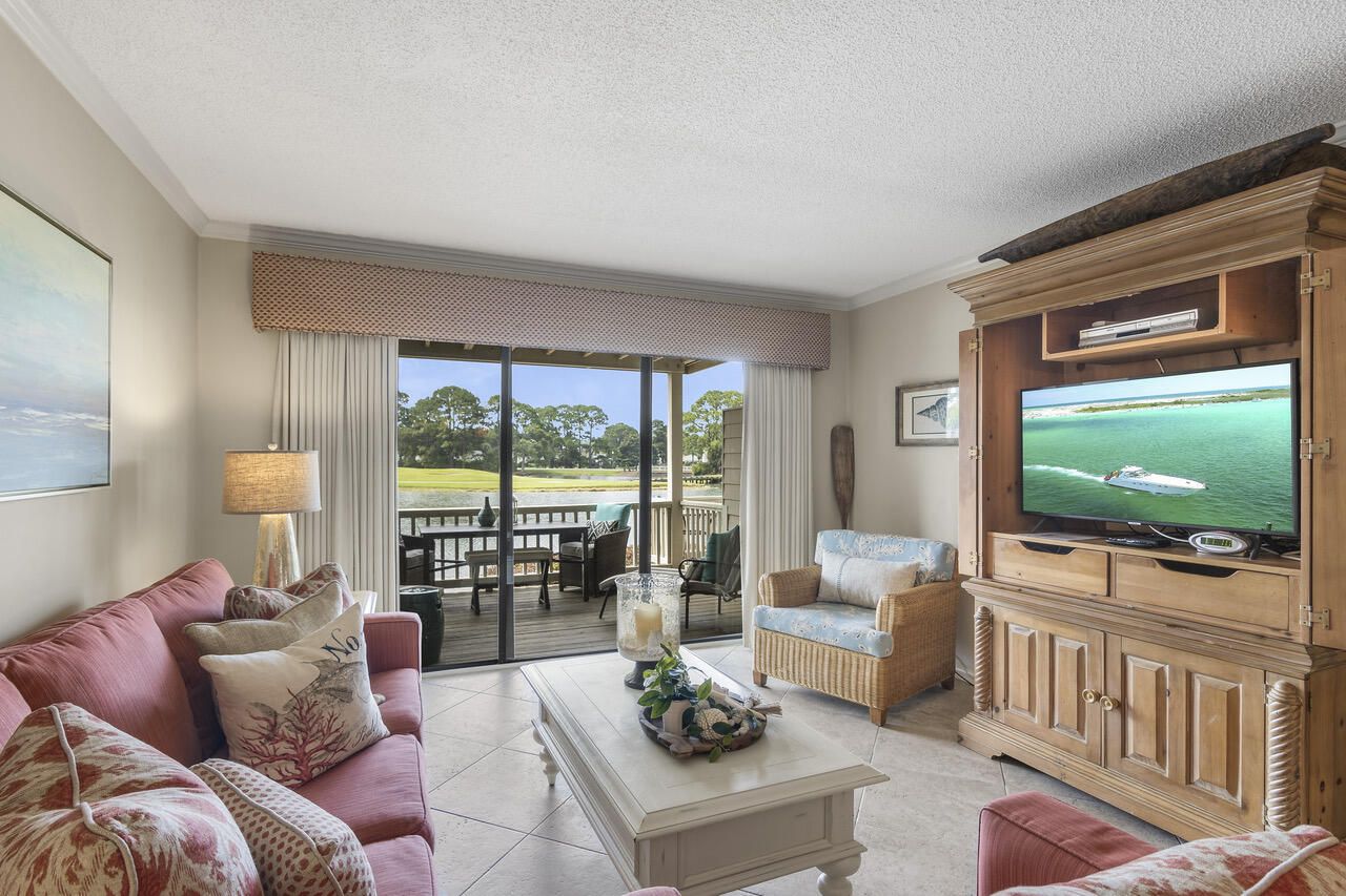 HARBOUR POINT CONDO - Residential