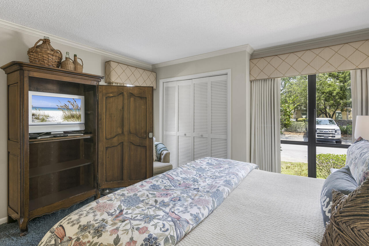 HARBOUR POINT CONDO - Residential