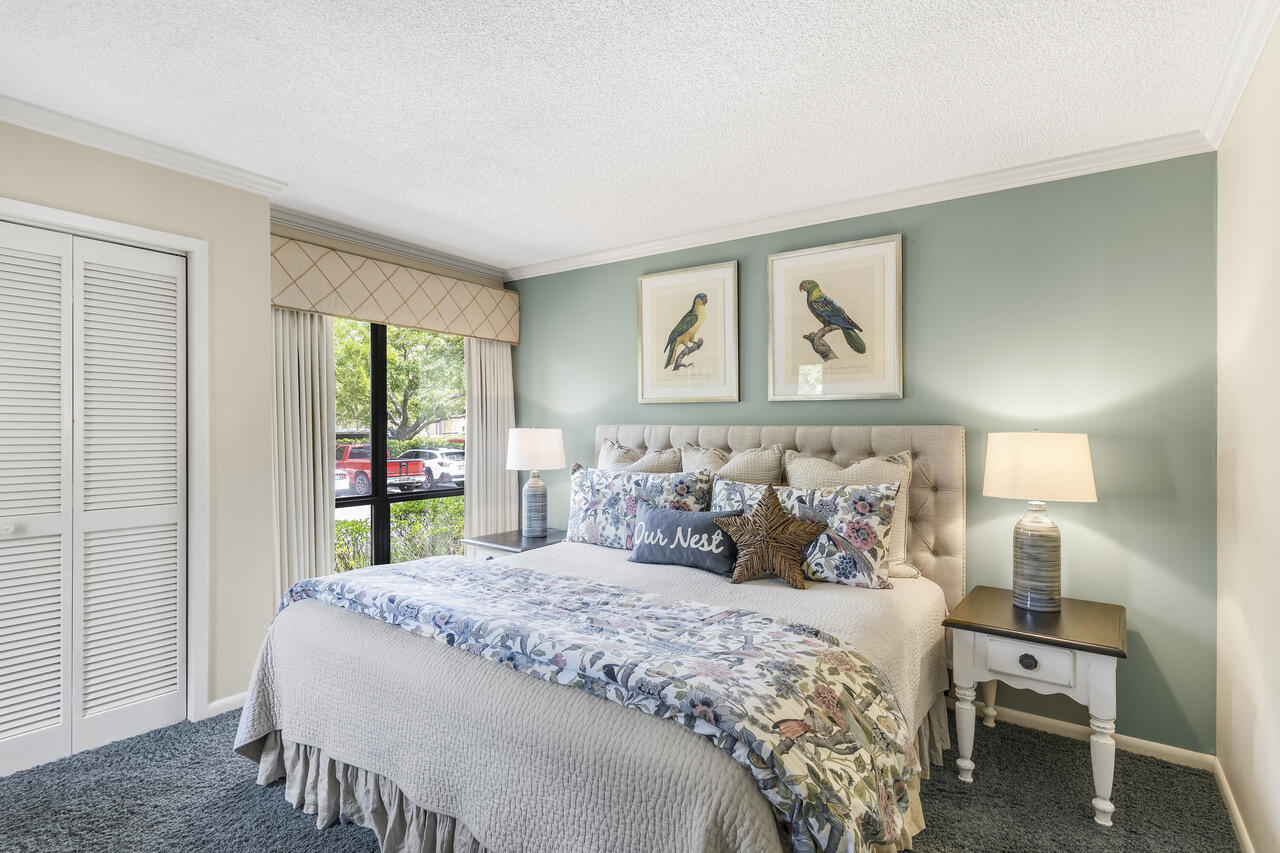 HARBOUR POINT CONDO - Residential