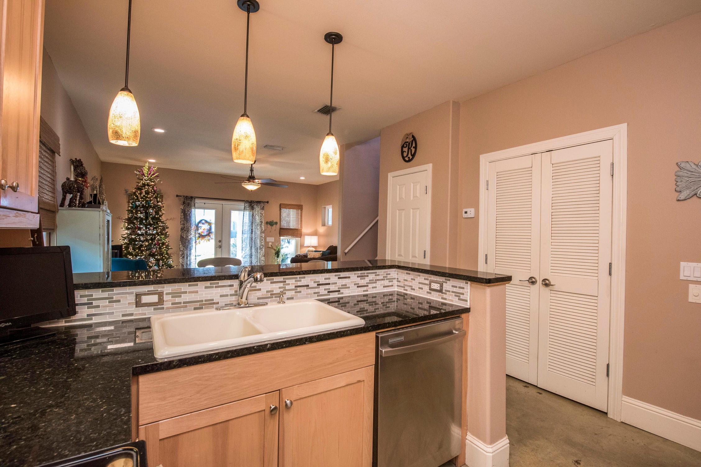 MAGNOLIA BEACH - Residential