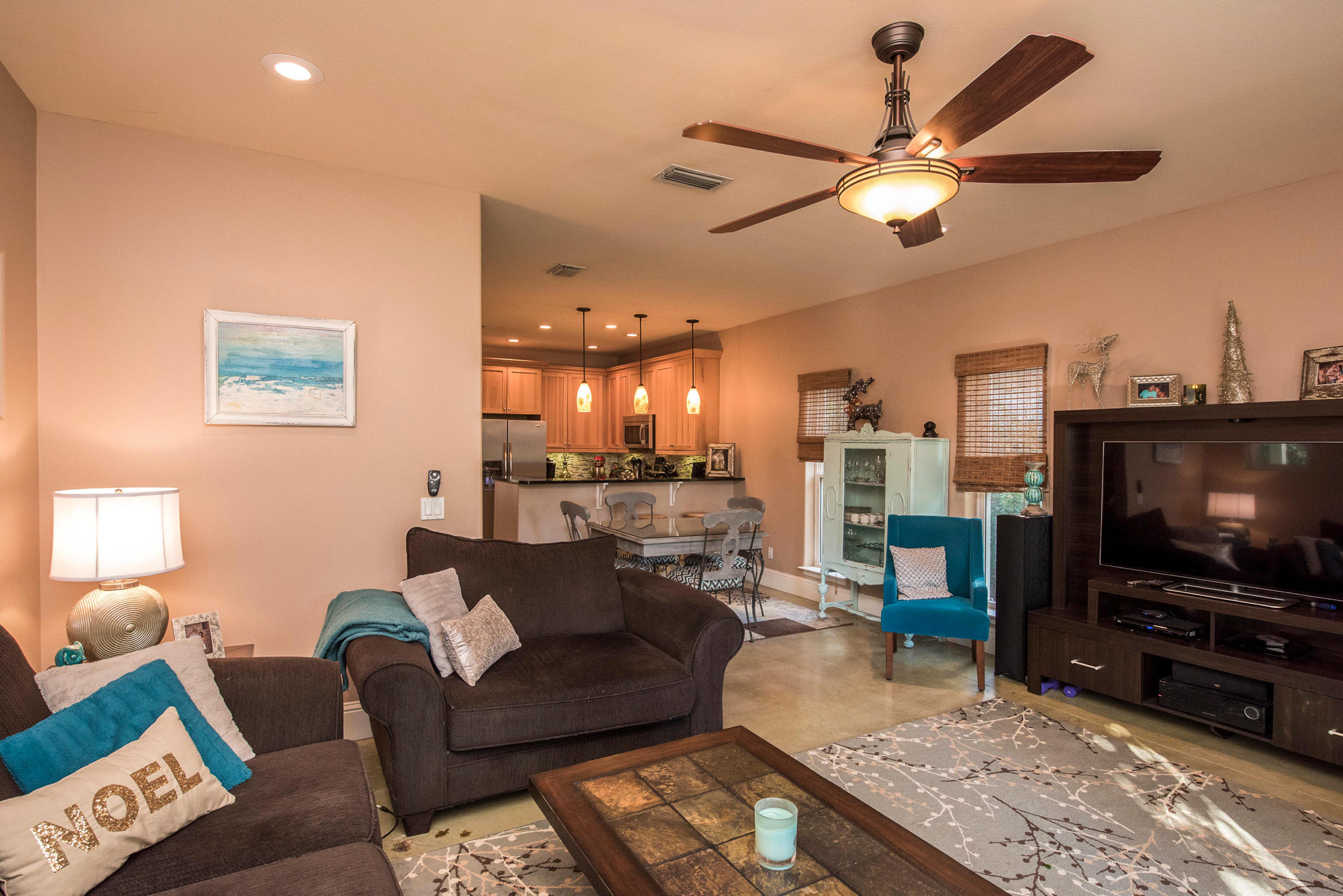 MAGNOLIA BEACH - Residential