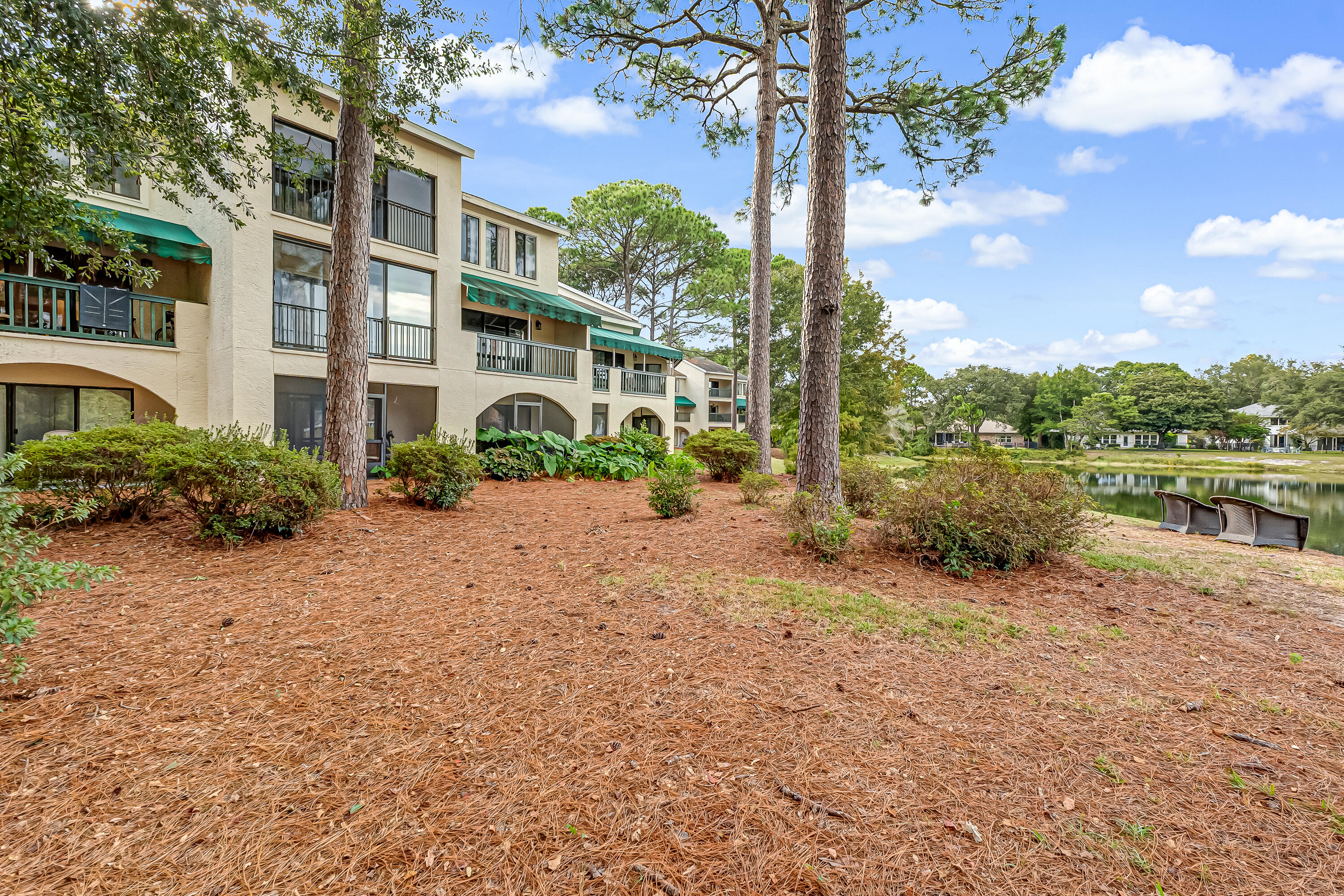 LAKESIDE CONDO AT BLUEWATER BAY - Residential Lease