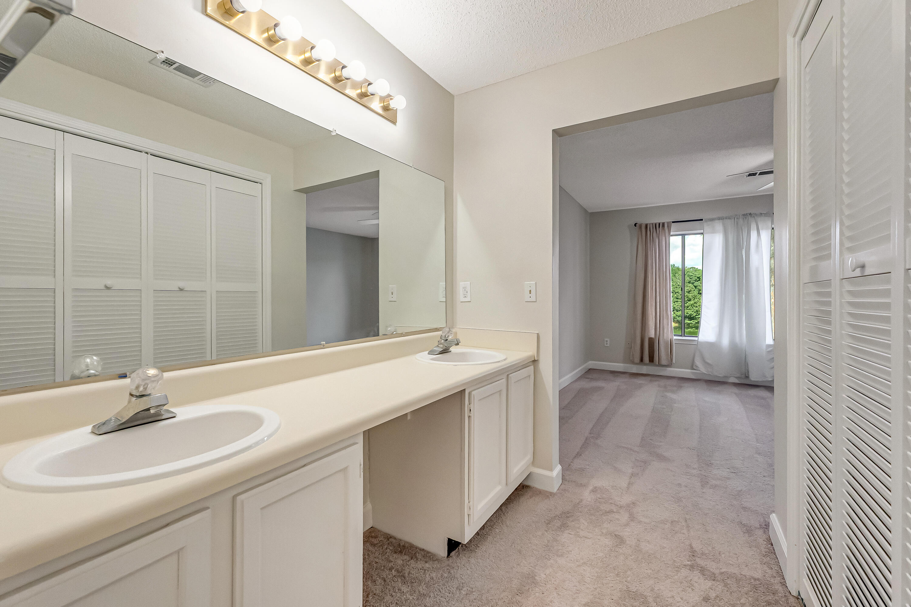 LAKESIDE CONDO AT BLUEWATER BAY - Residential Lease