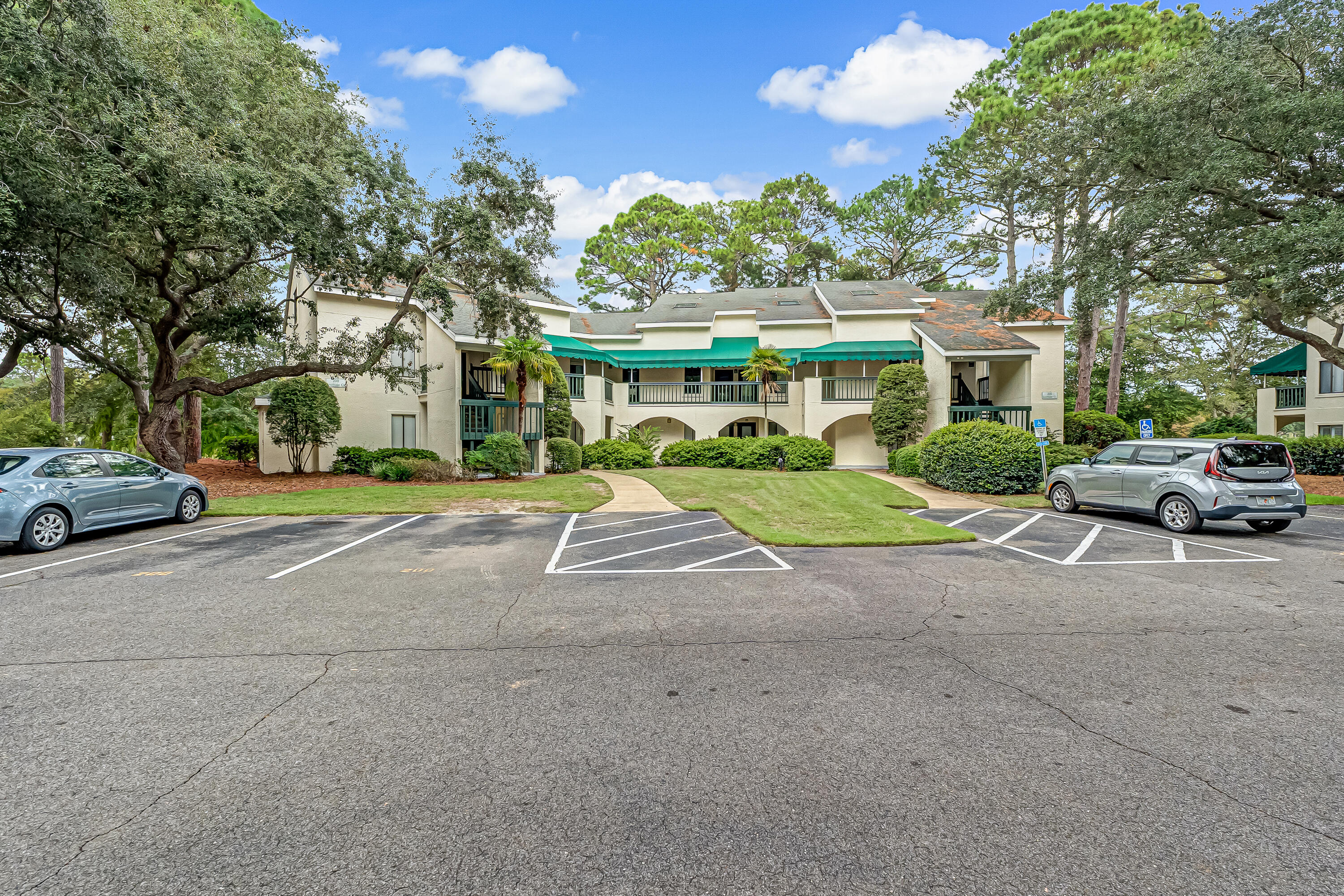 LAKESIDE CONDO AT BLUEWATER BAY - Residential Lease
