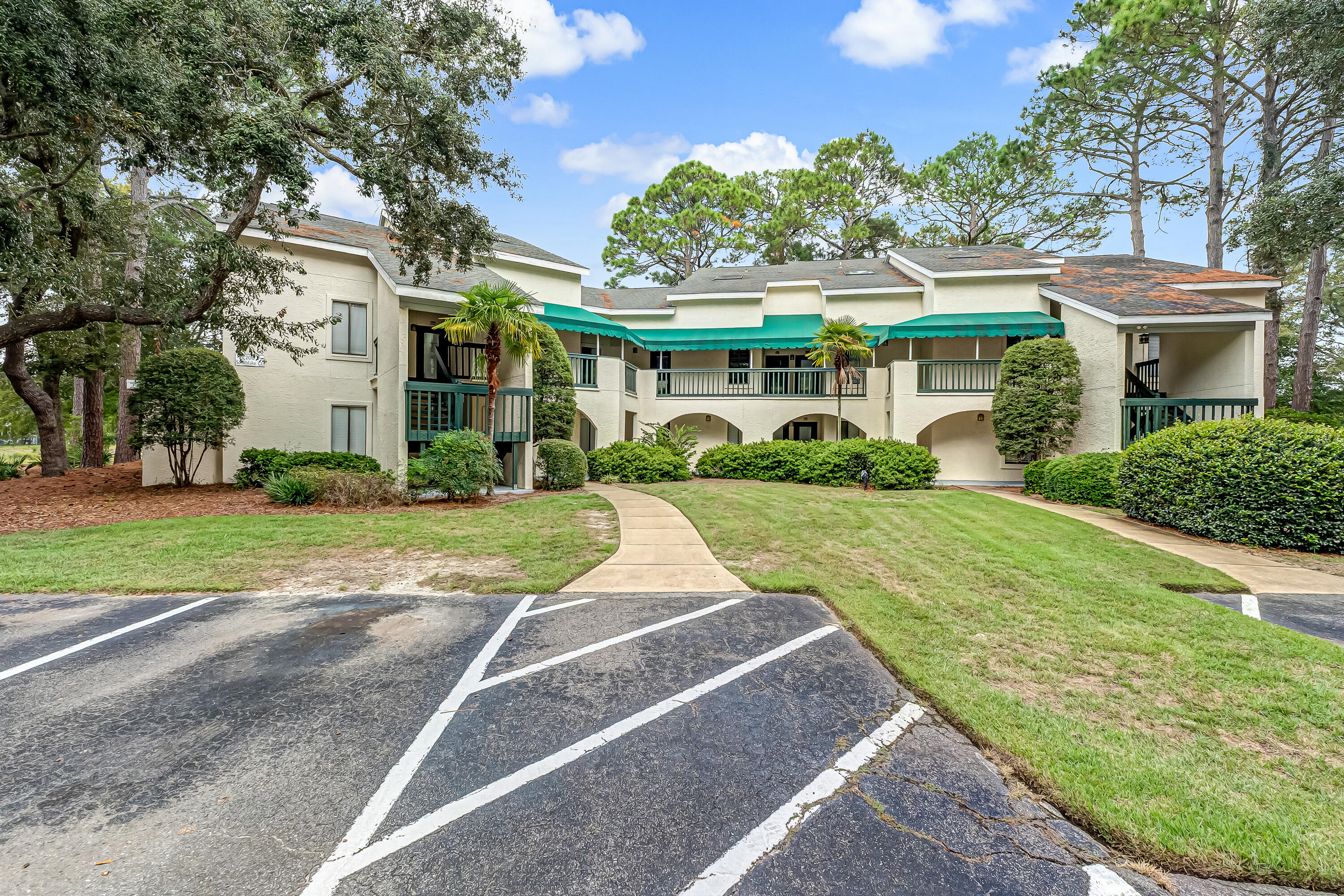 LAKESIDE CONDO AT BLUEWATER BAY - Residential Lease