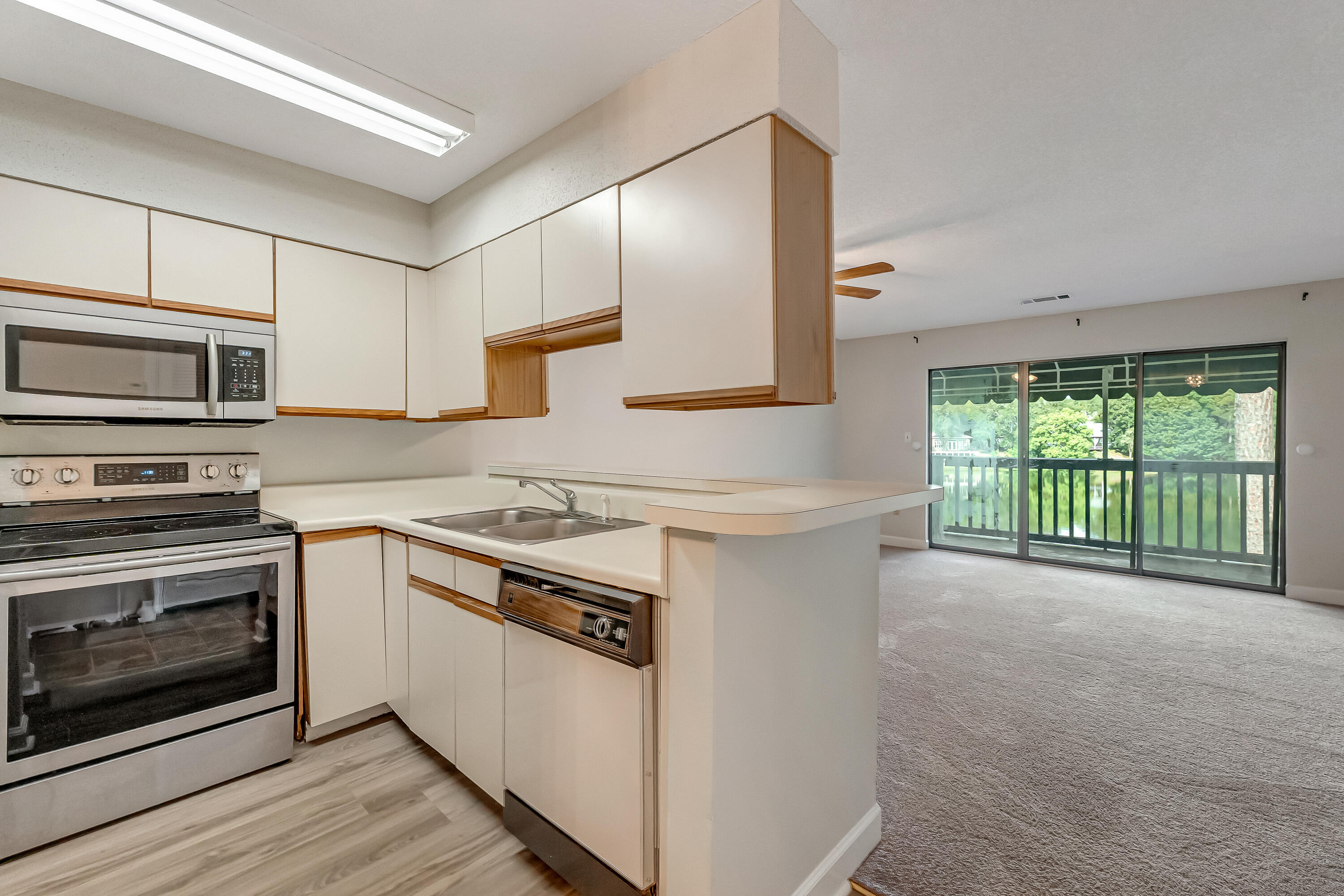 LAKESIDE CONDO AT BLUEWATER BAY - Residential Lease