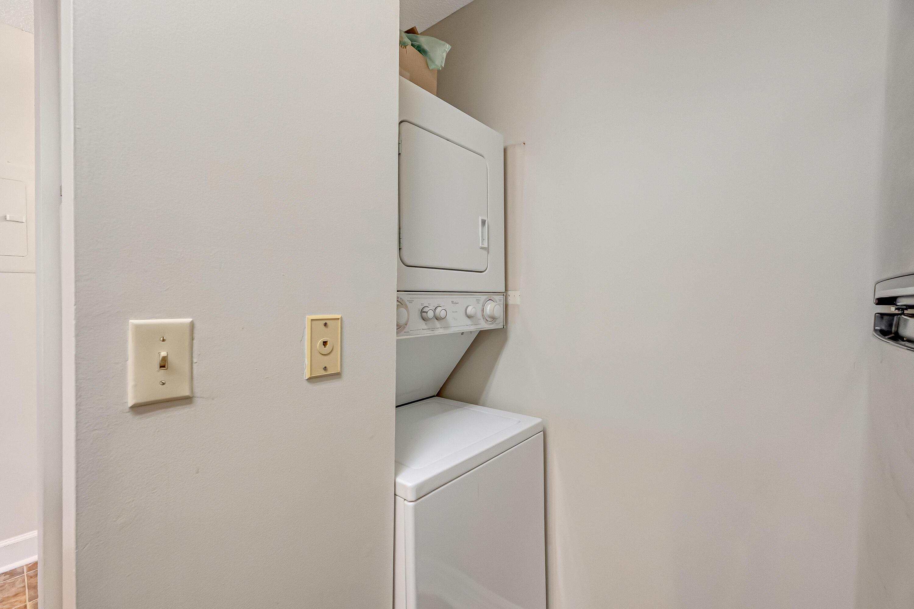 LAKESIDE CONDO AT BLUEWATER BAY - Residential Lease