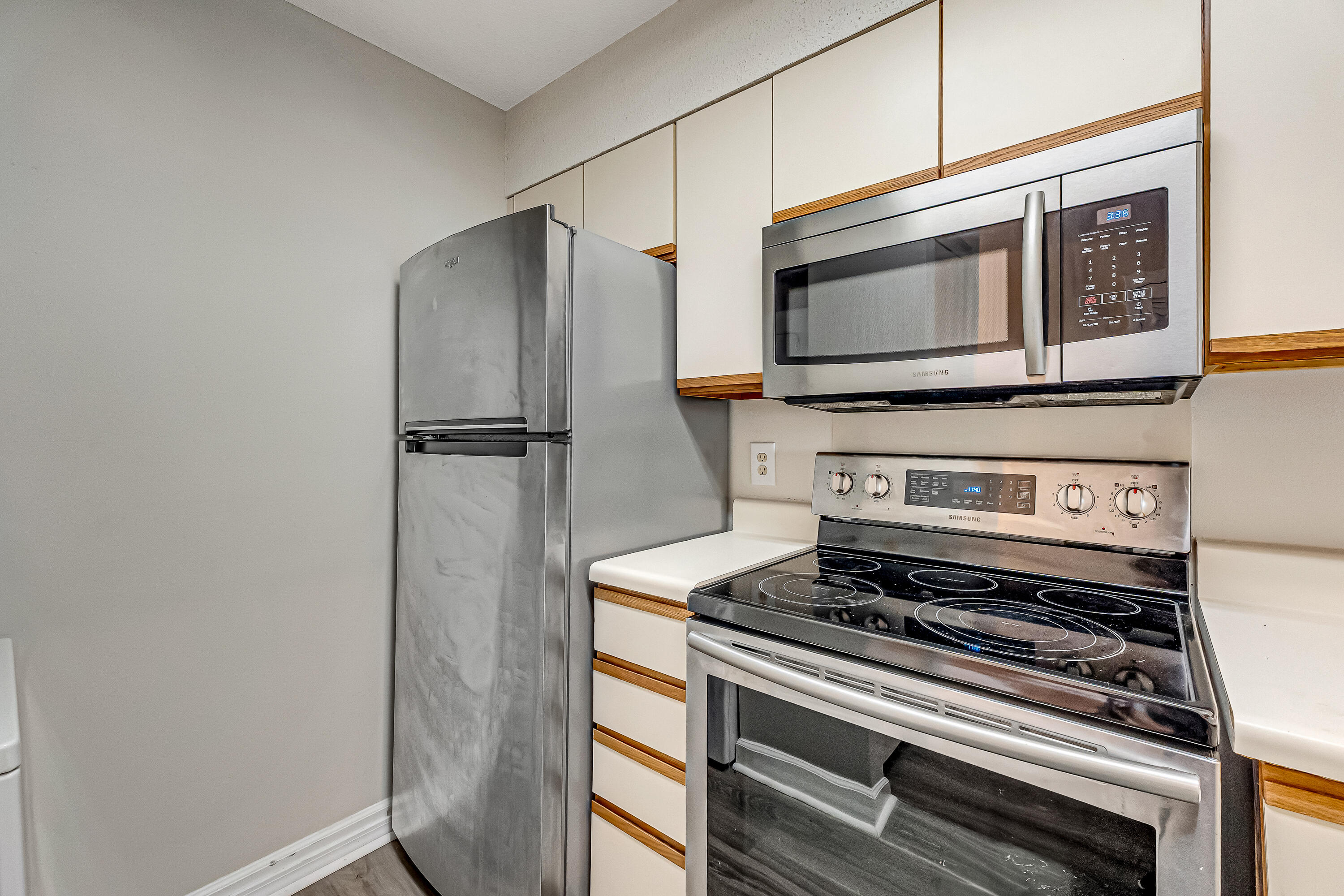 LAKESIDE CONDO AT BLUEWATER BAY - Residential Lease