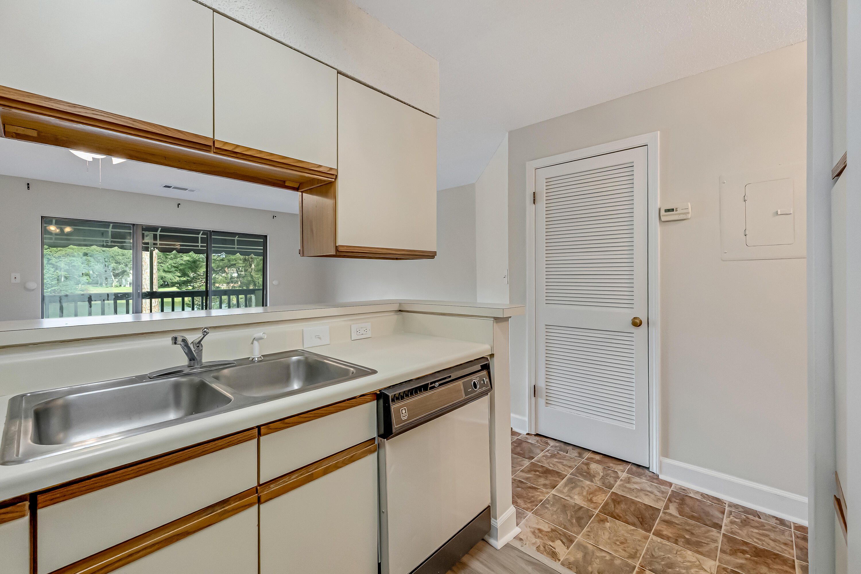 LAKESIDE CONDO AT BLUEWATER BAY - Residential Lease