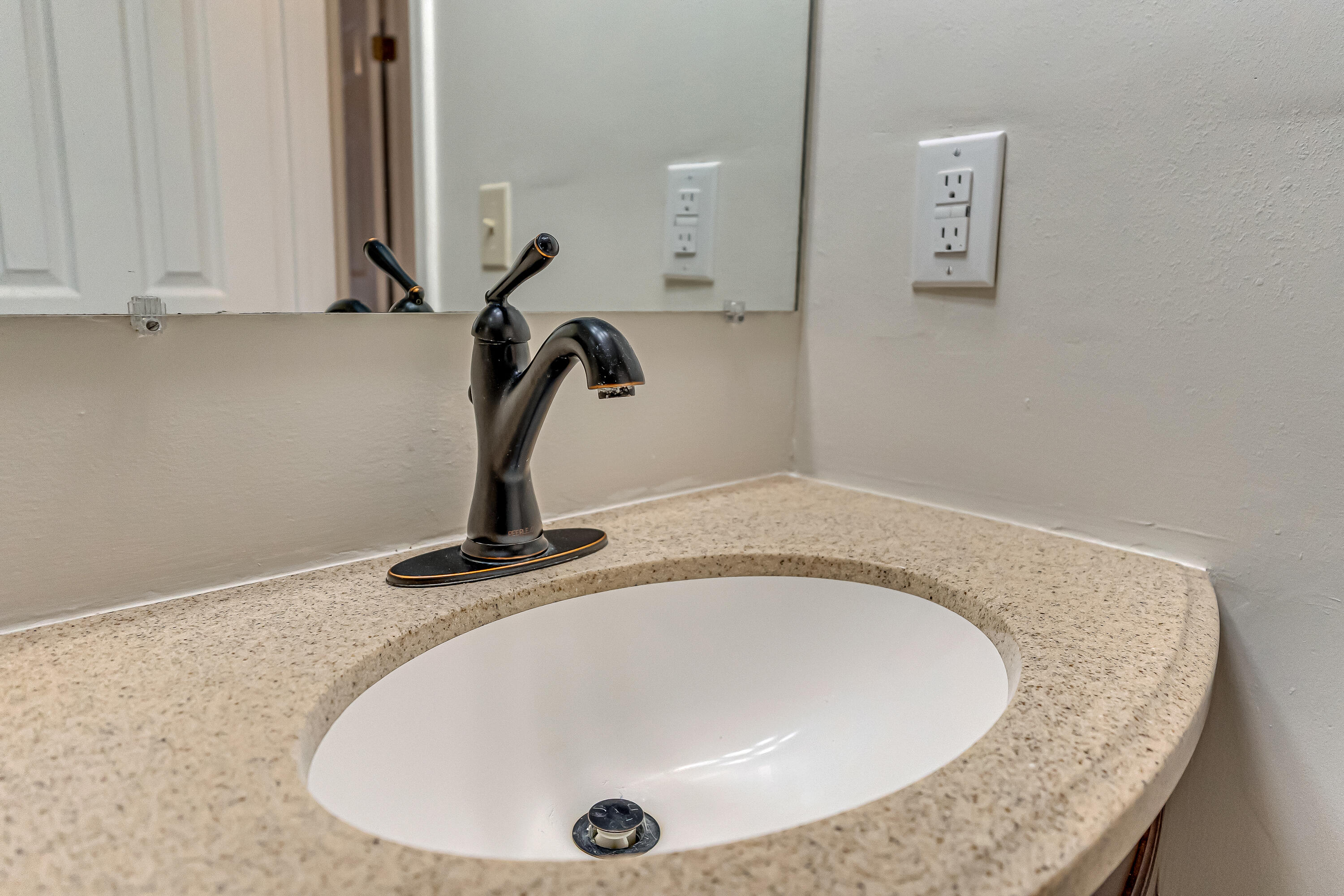 LAKESIDE CONDO AT BLUEWATER BAY - Residential Lease