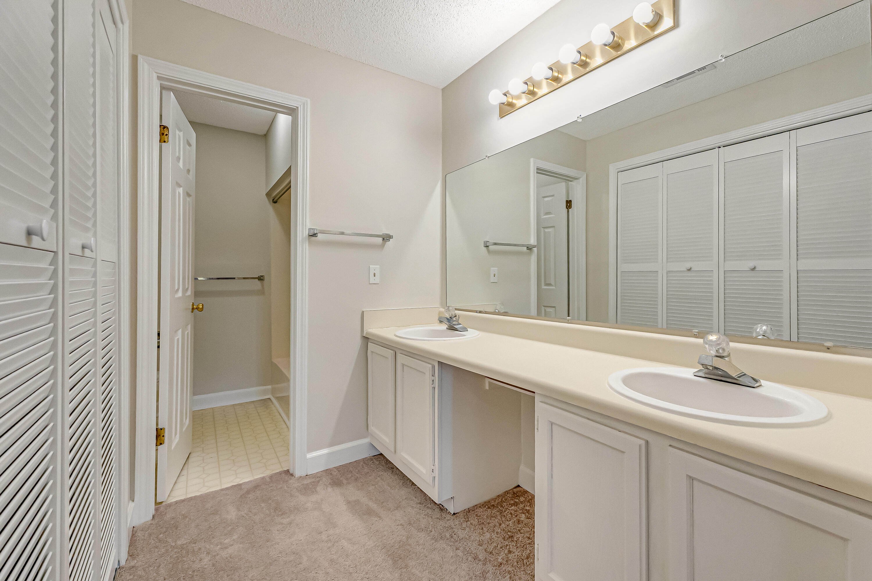LAKESIDE CONDO AT BLUEWATER BAY - Residential Lease