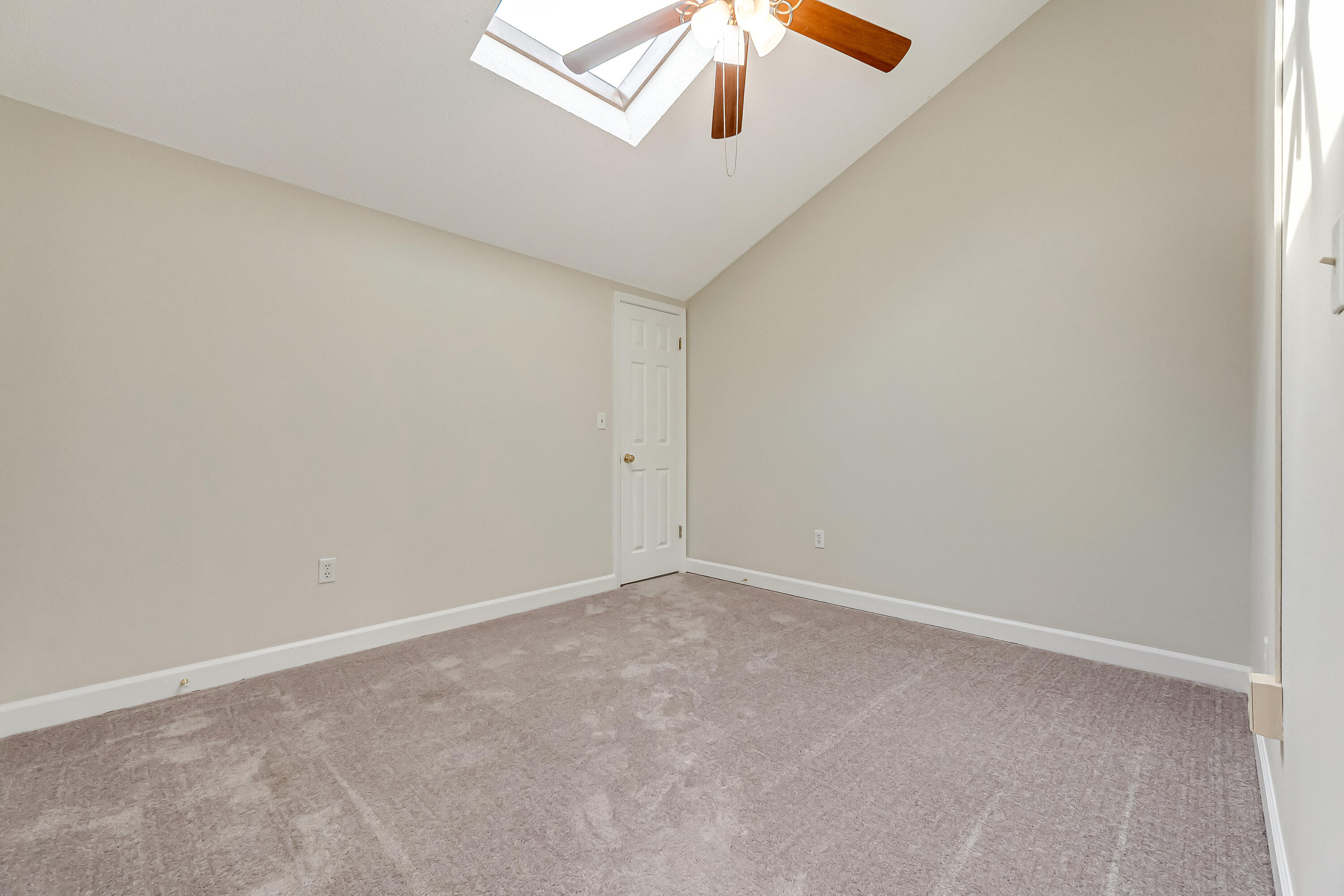 LAKESIDE CONDO AT BLUEWATER BAY - Residential Lease