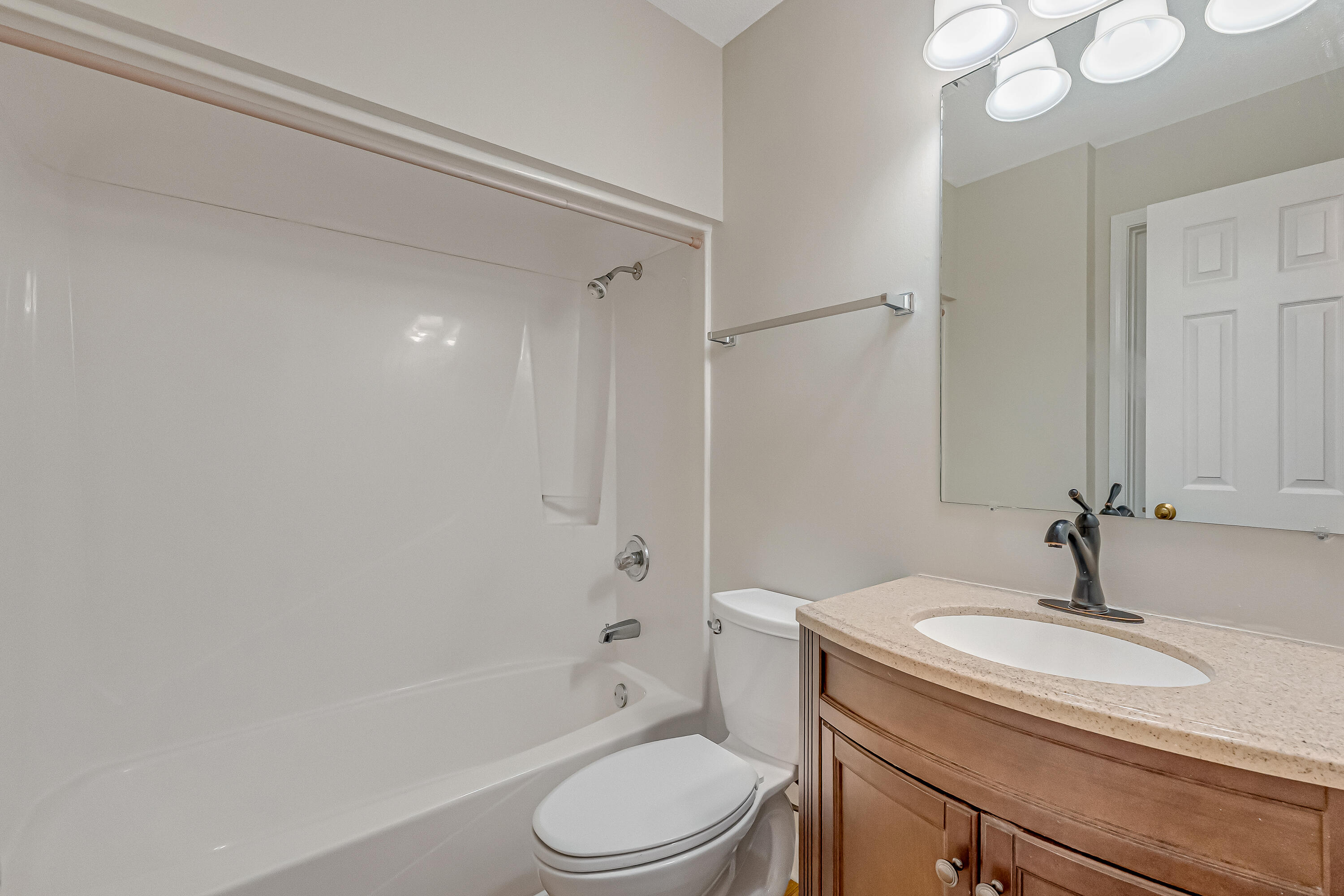 LAKESIDE CONDO AT BLUEWATER BAY - Residential Lease