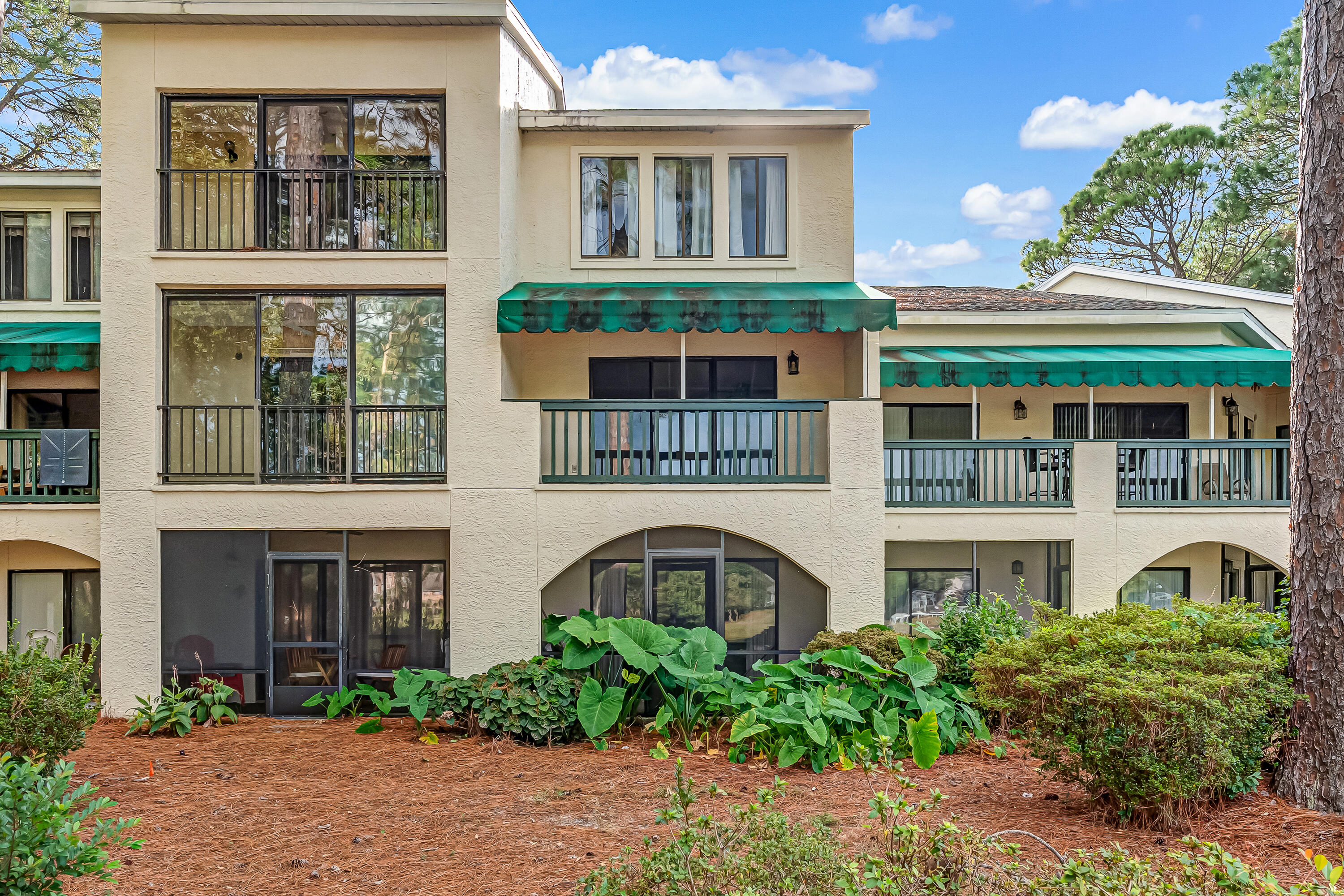 LAKESIDE CONDO AT BLUEWATER BAY - Residential Lease