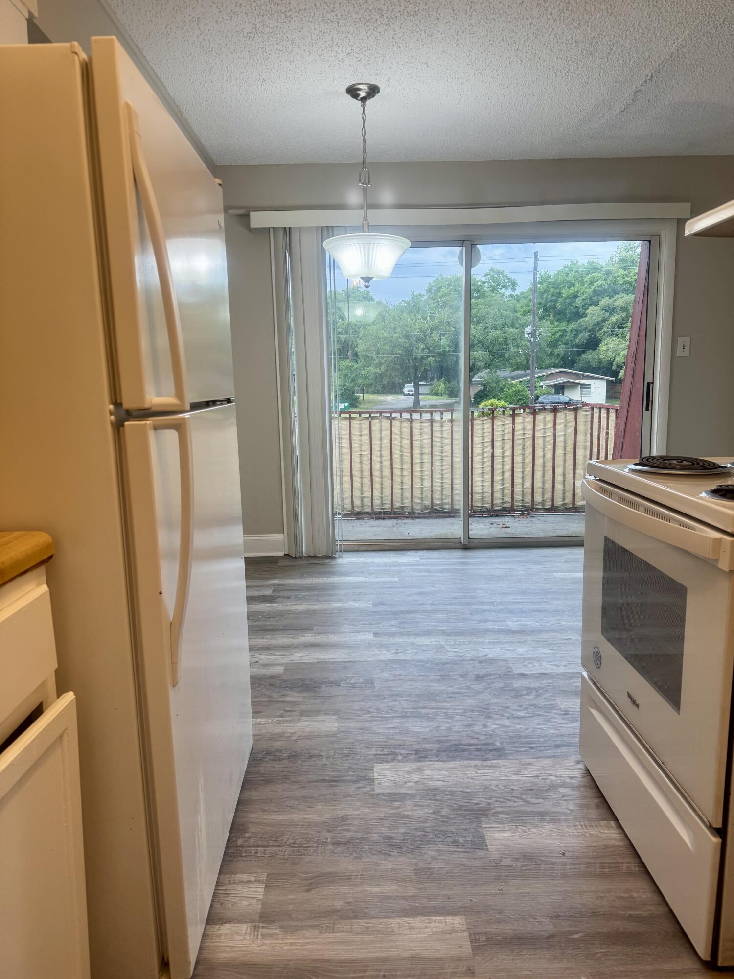Adorable condo at Pier One! This unit has updated paint, flooring and fixtures. Washer and Dryer connections!Tenants will have access to the community pool.