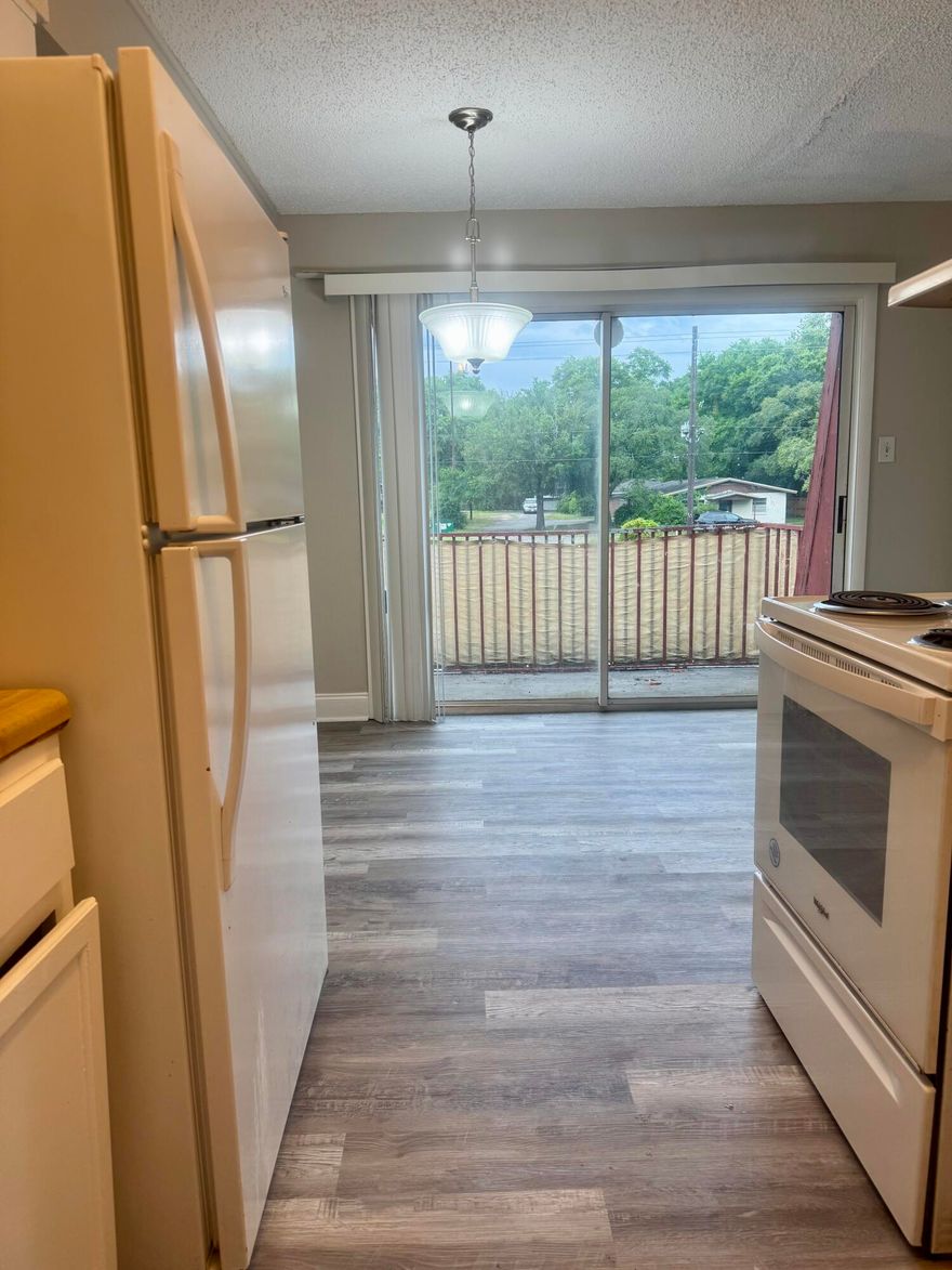 Adorable condo at Pier One! This unit has updated paint, flooring and fixtures. Washer and Dryer connections!Tenants will have access to the community pool.