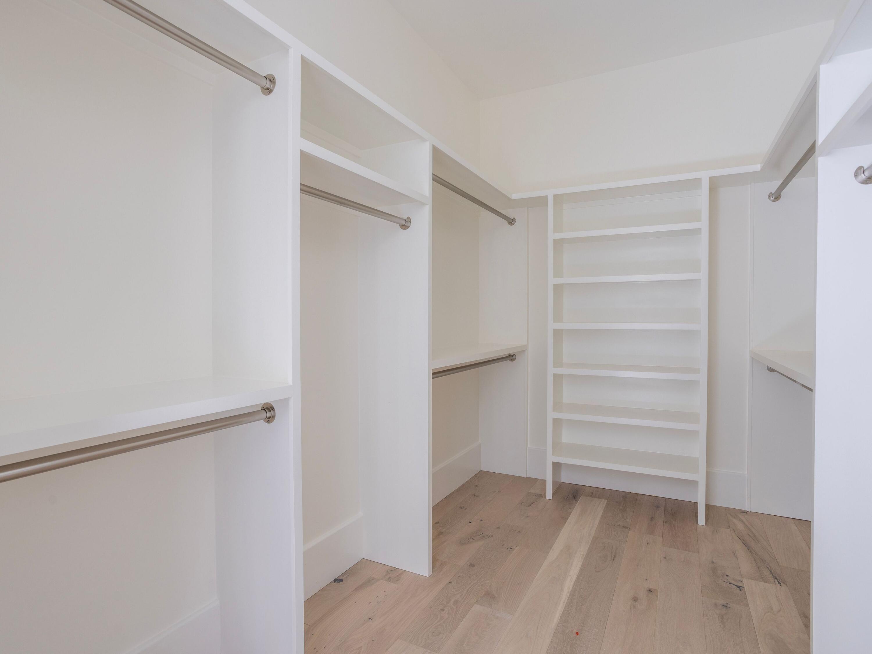 CHURCHILL OAKS - Residential