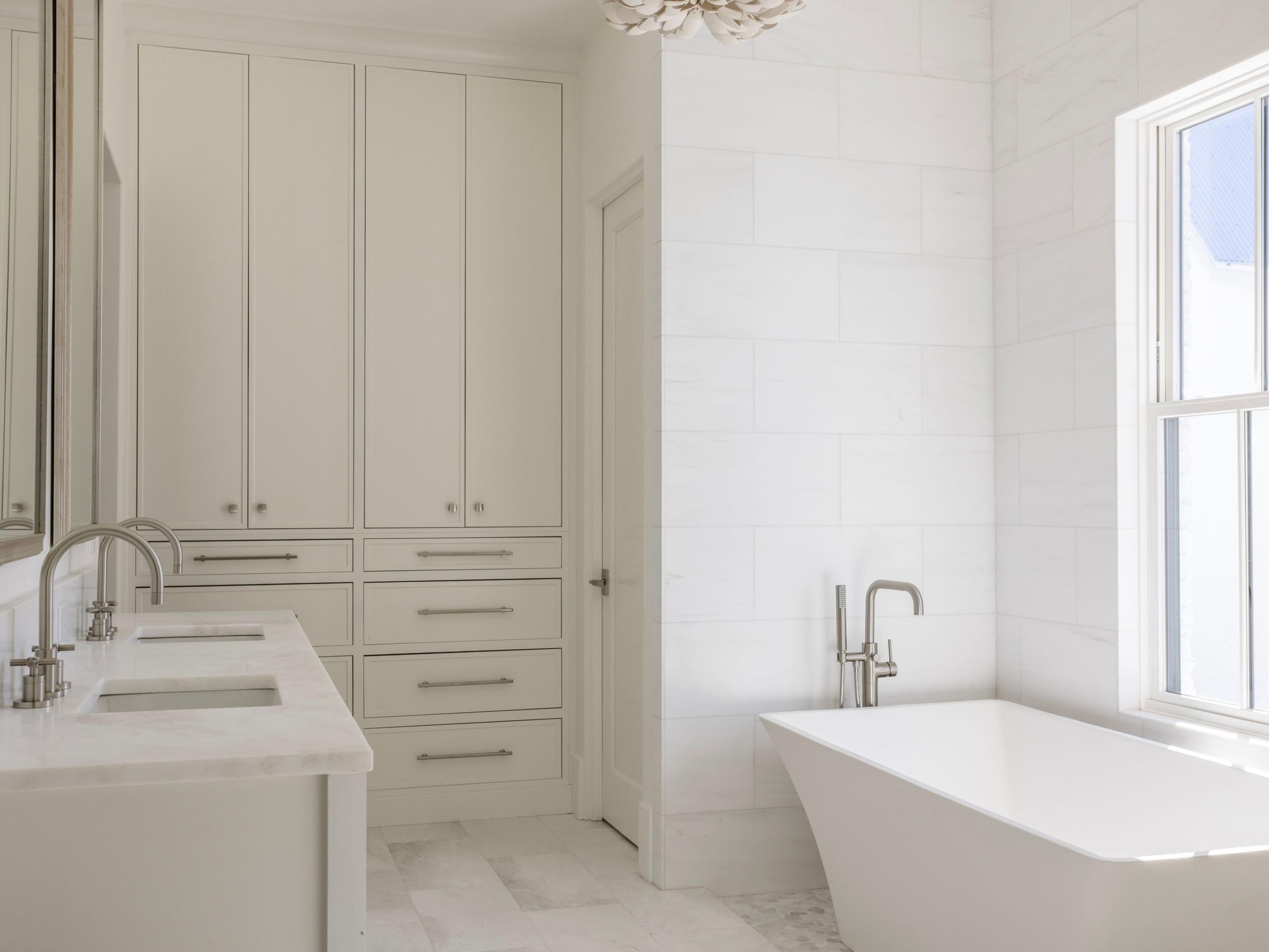 CHURCHILL OAKS - Residential