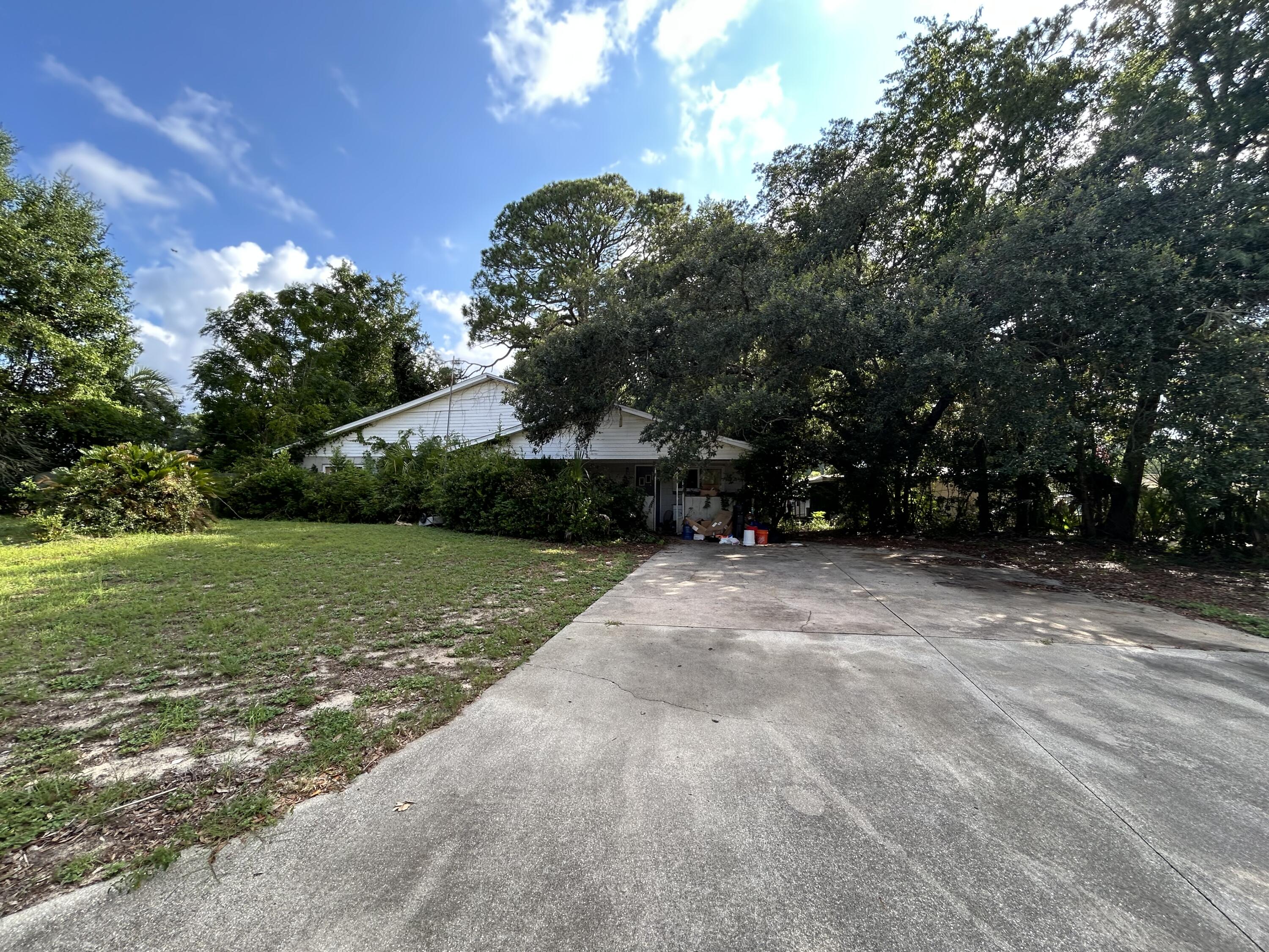 Investment property ready for a new owner to flip or build new! This lot is located in the desirable Elliot Point Area! the neighborhood offers walking and biking paths, baseball fields, basketball and tennis courts! Elliot Point is close to the downtown area and the white sandy beaches of Fort Walton Beach, FL. This location is also an excellent location for a short term or long term rental property.