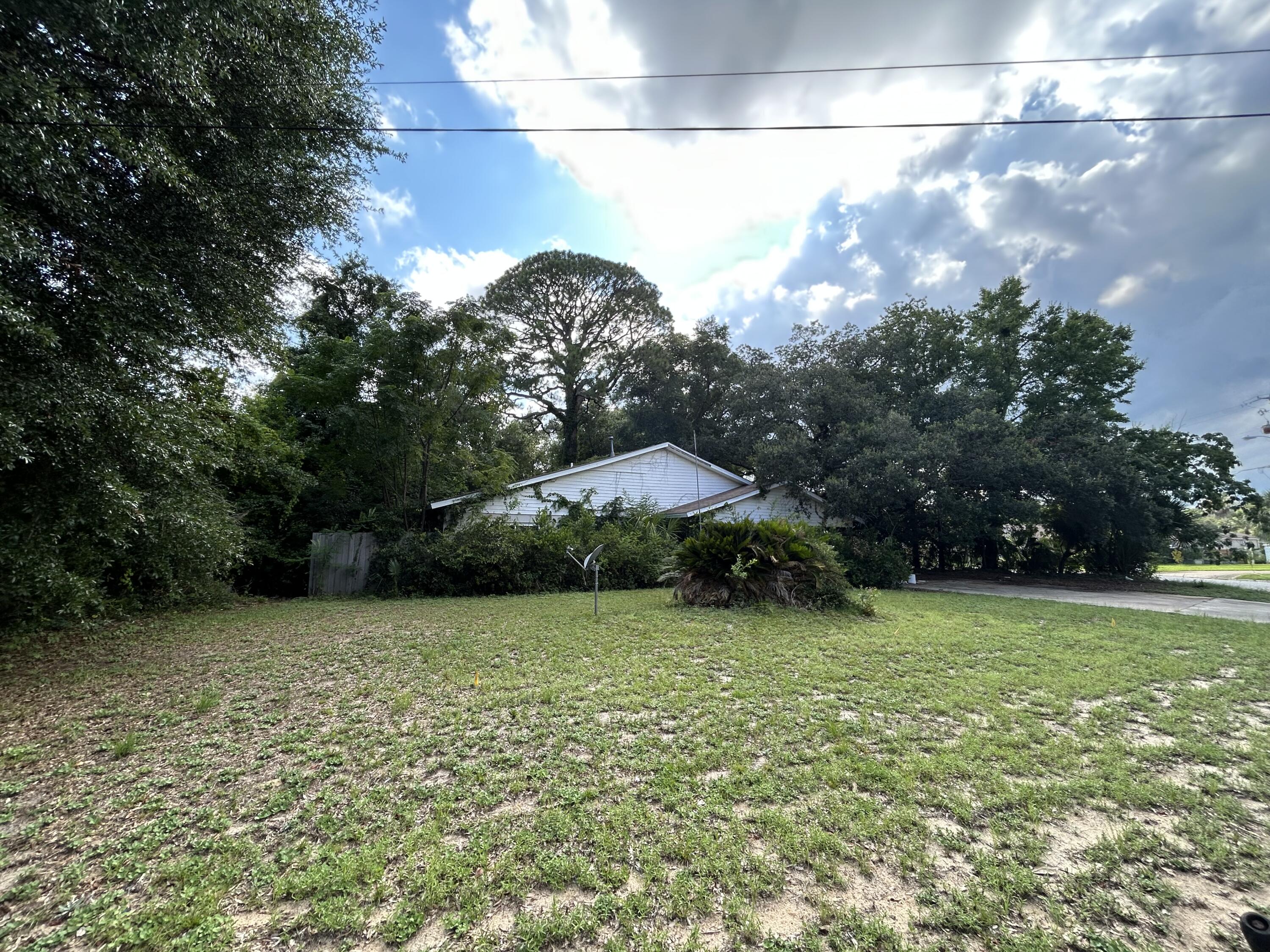 ELLIOTTS POINT 8TH ADDN - Residential