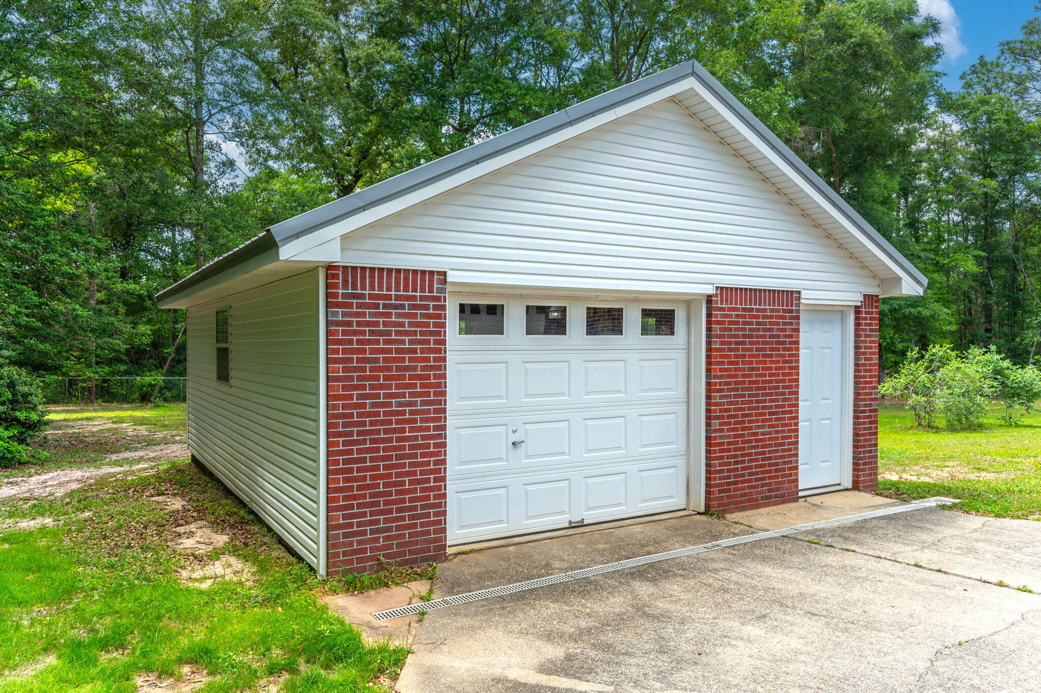 COM SE COR OF SW1/4 OF SE1/4 W1134.95 FT N425.73 FT TO POB N252.25 FT W172.55 FT S 252.25 FT - Residential