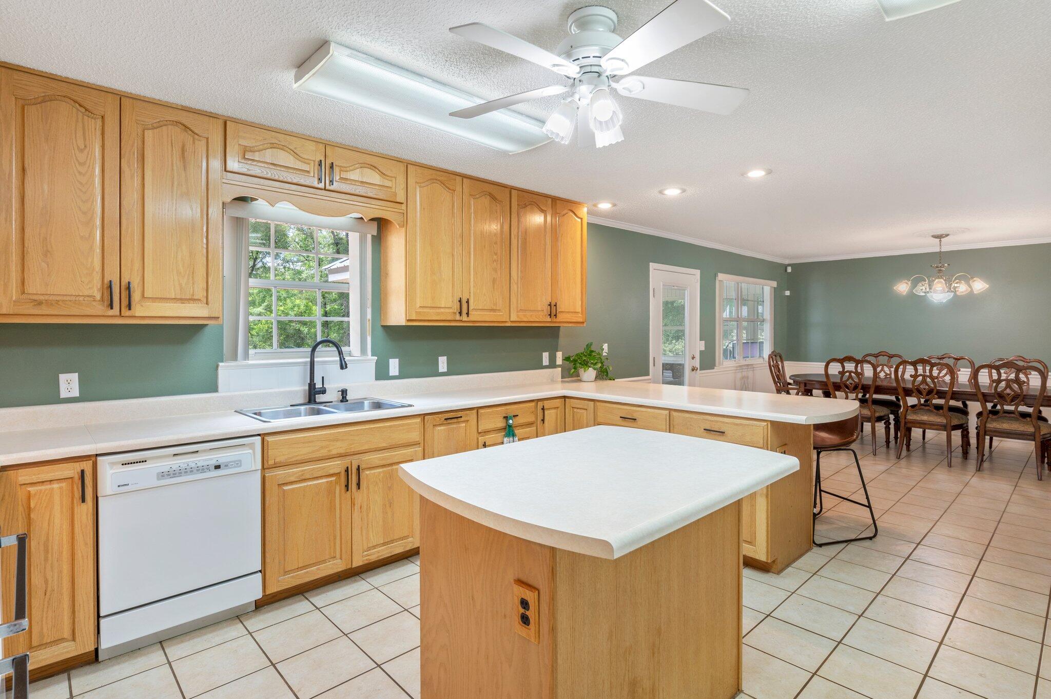 COM SE COR OF SW1/4 OF SE1/4 W1134.95 FT N425.73 FT TO POB N252.25 FT W172.55 FT S 252.25 FT - Residential