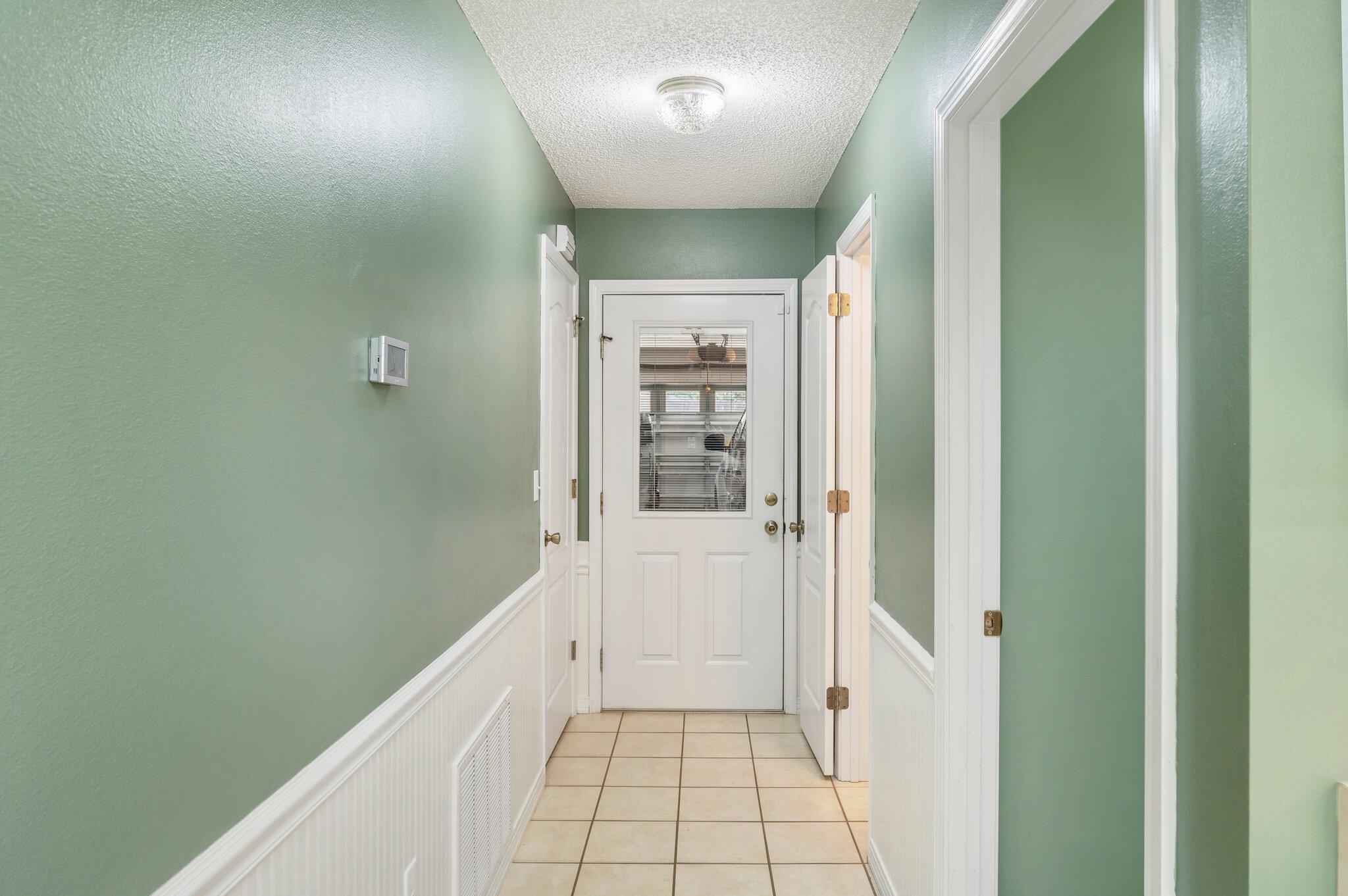 COM SE COR OF SW1/4 OF SE1/4 W1134.95 FT N425.73 FT TO POB N252.25 FT W172.55 FT S 252.25 FT - Residential