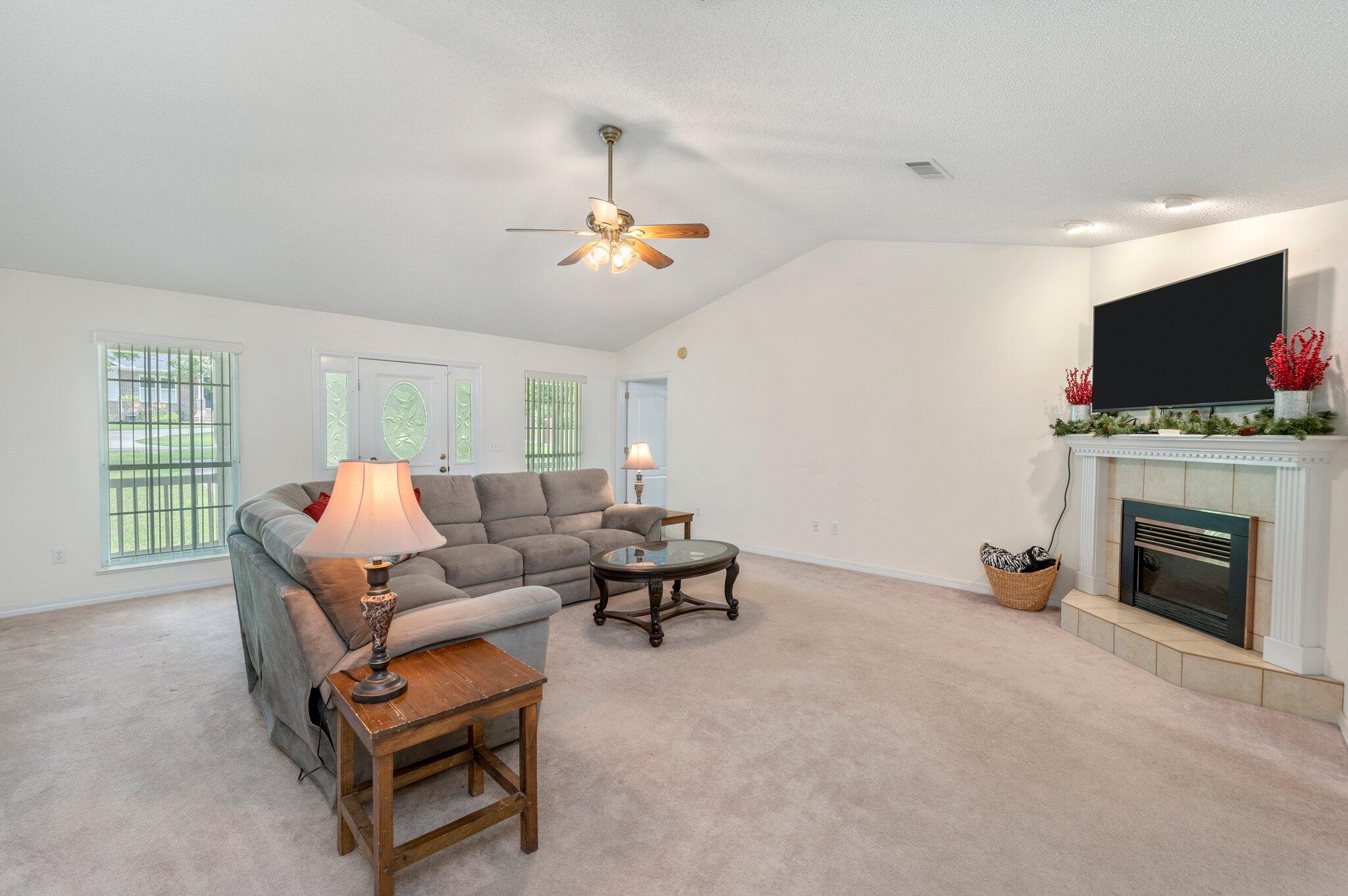 COM SE COR OF SW1/4 OF SE1/4 W1134.95 FT N425.73 FT TO POB N252.25 FT W172.55 FT S 252.25 FT - Residential